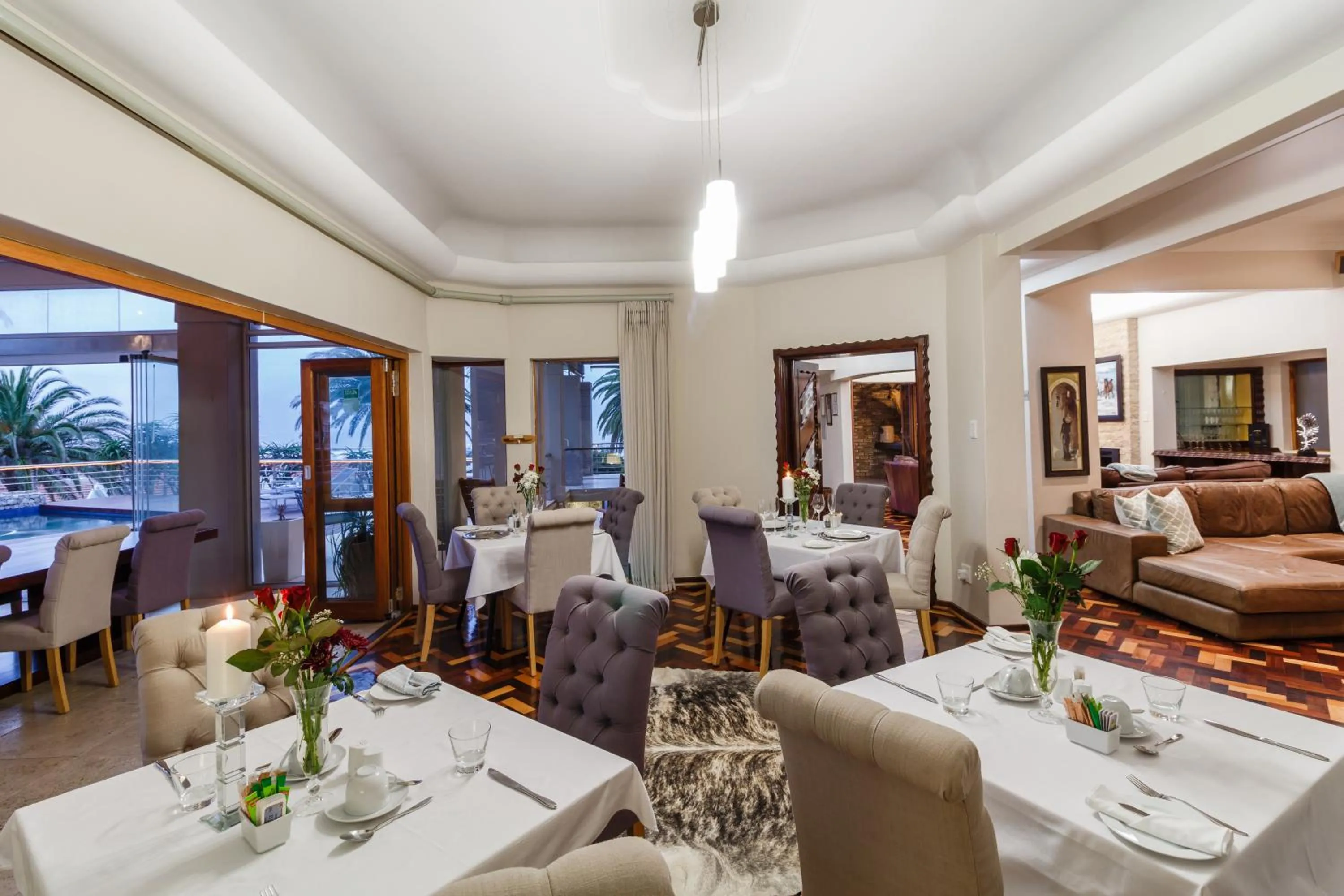 Restaurant/places to eat in Island Way Villa