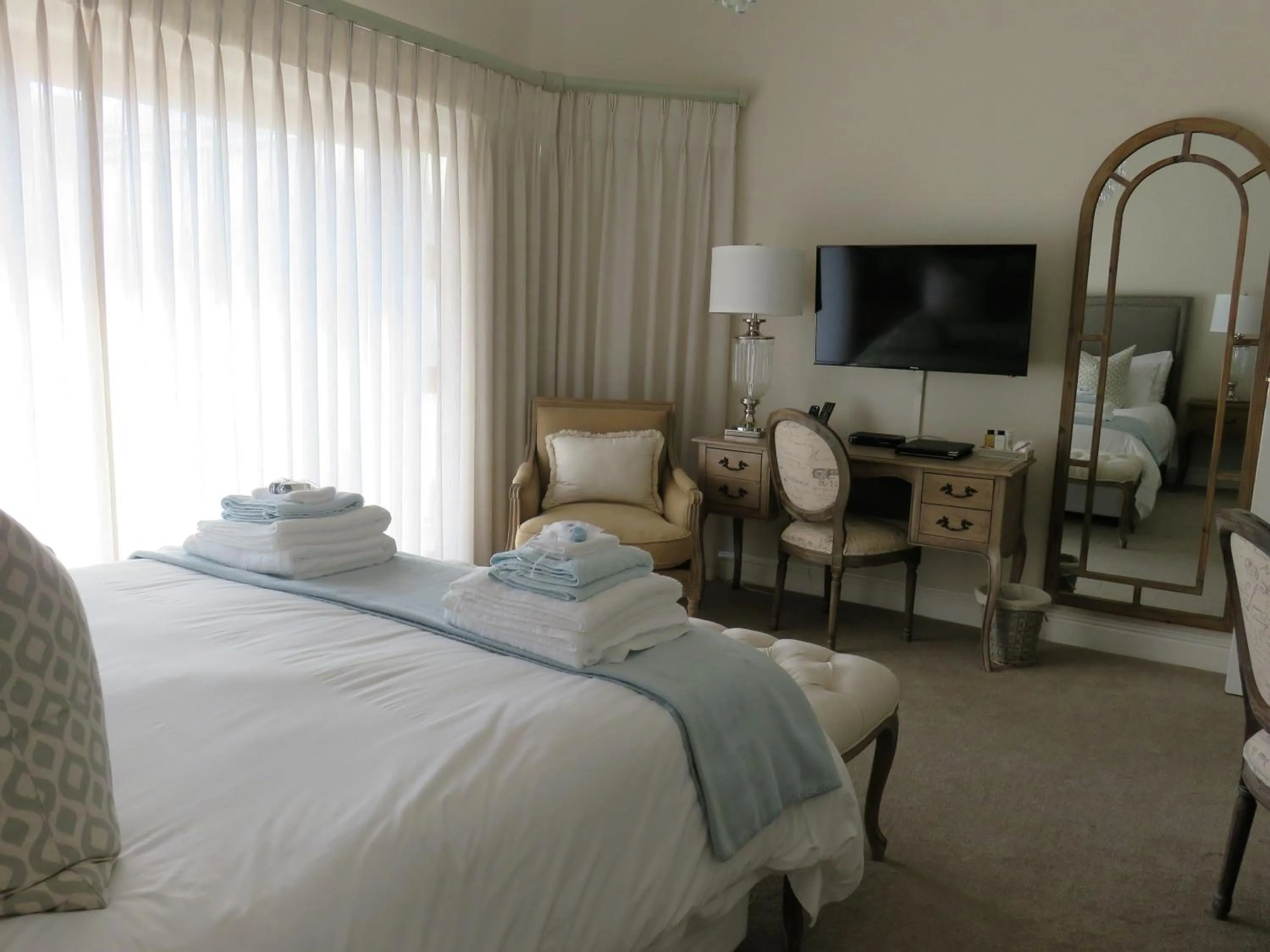 Bedroom, Bed in Island Way Villa