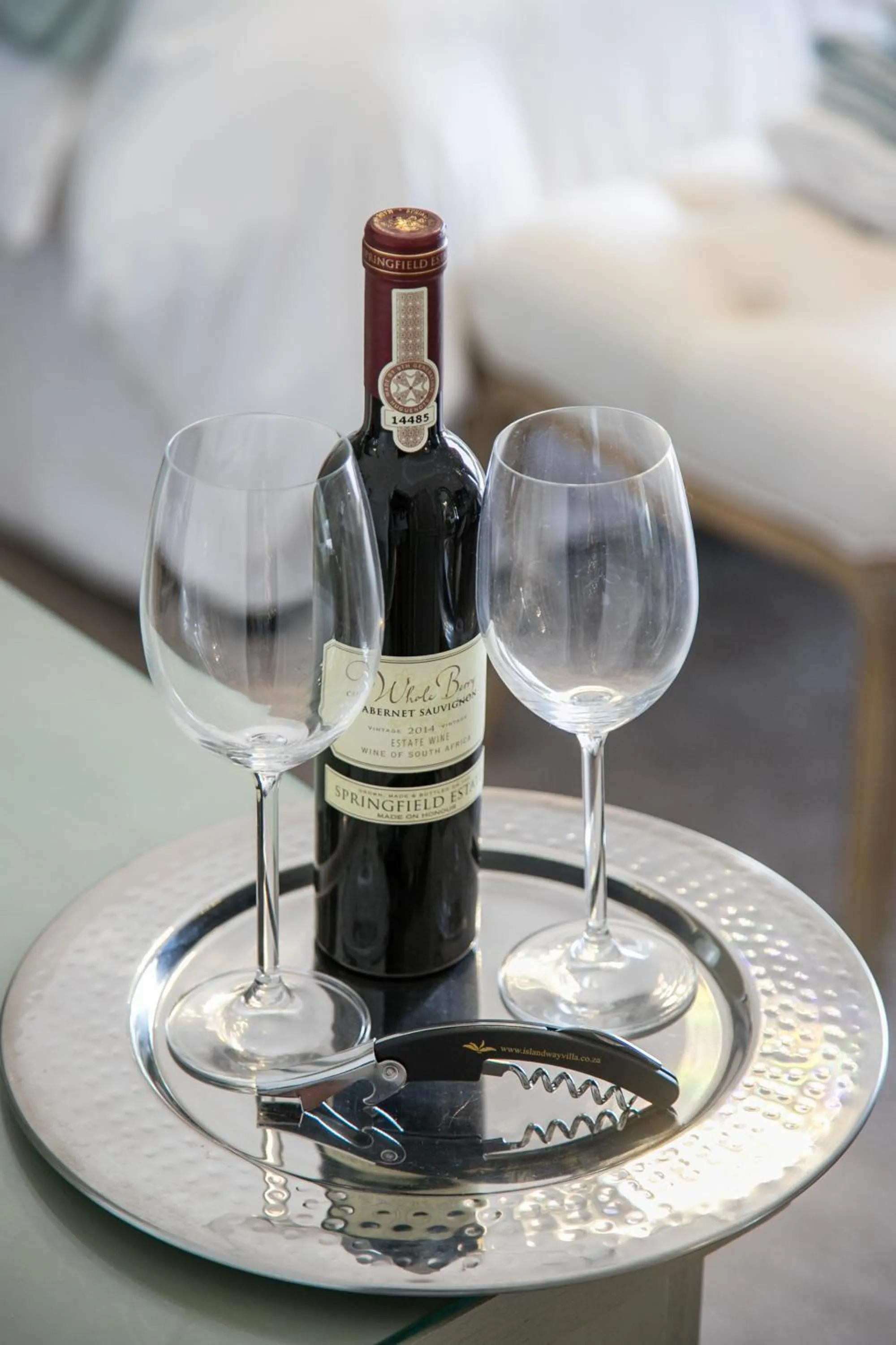 Alcoholic drinks in Island Way Villa