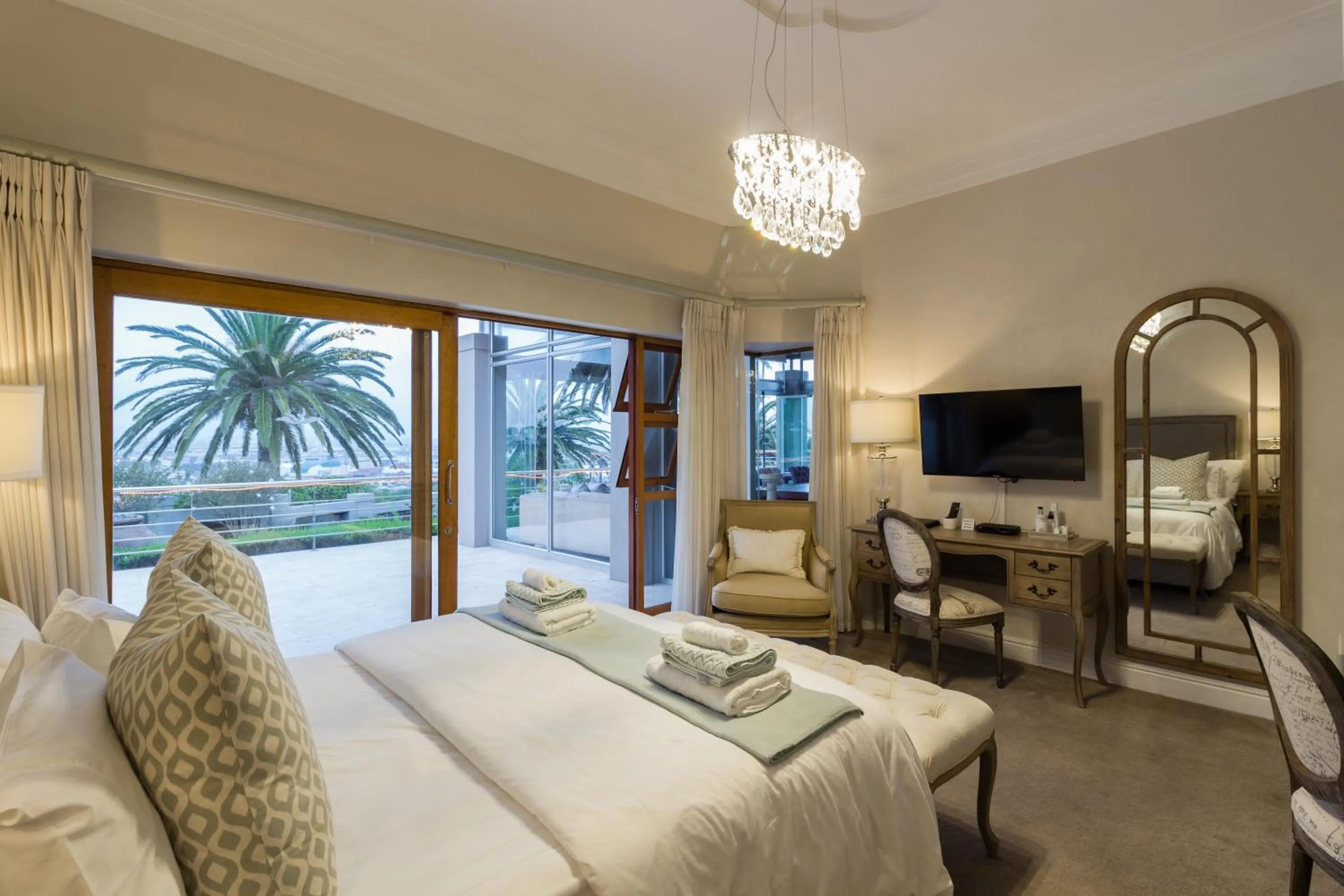 City view, Bed in Island Way Villa