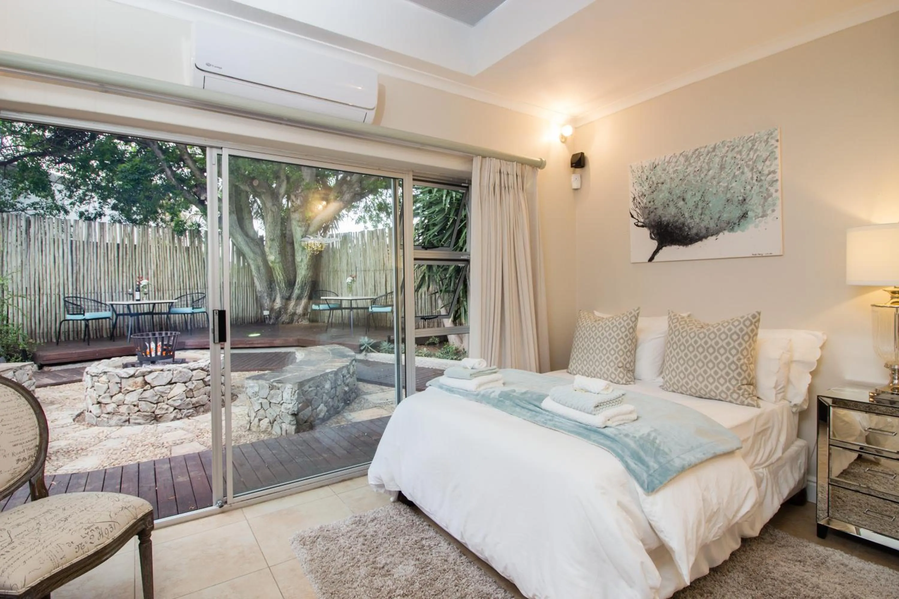 Garden, Bed in Island Way Villa
