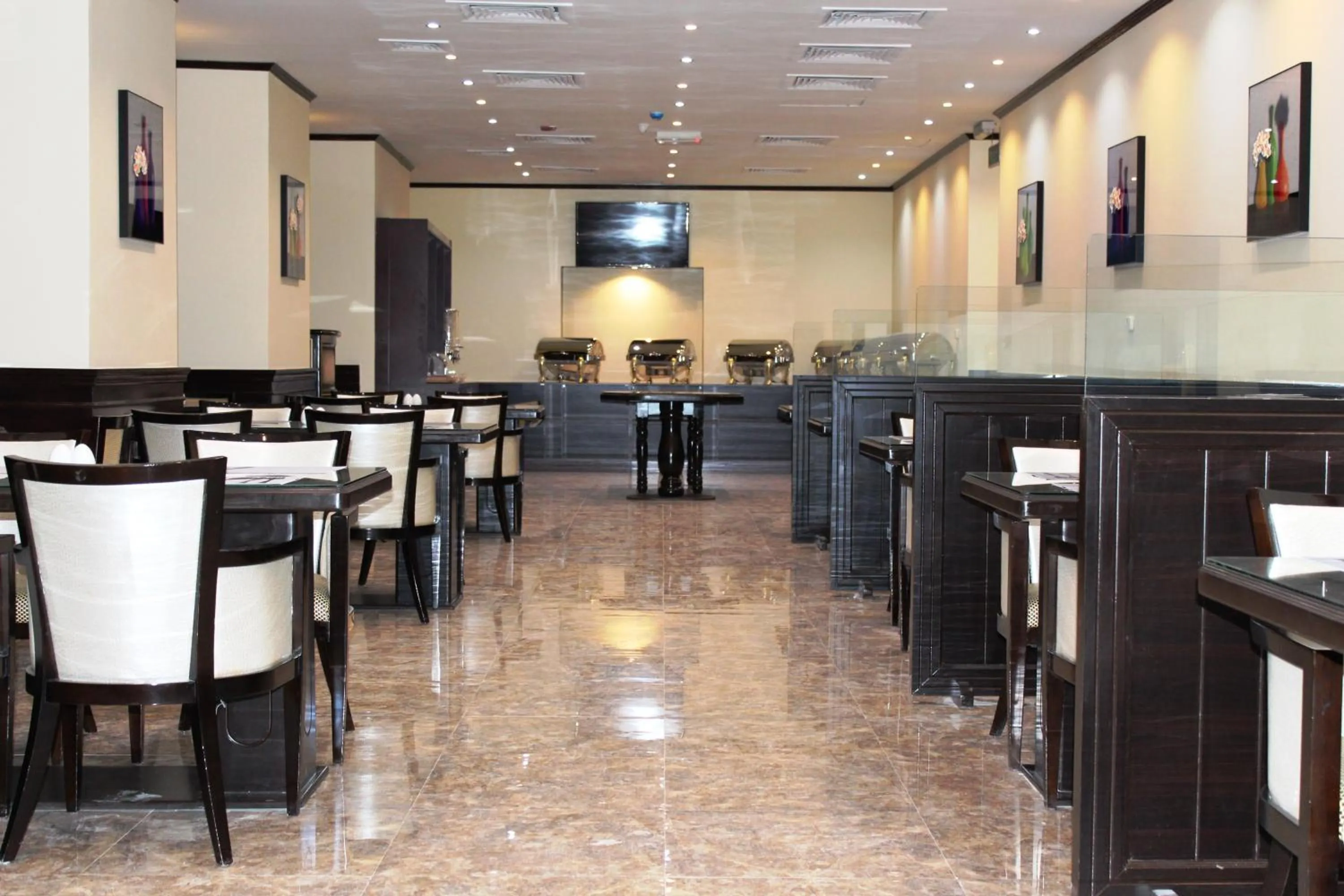 Restaurant/places to eat in Al Khaleej Grand Hotel