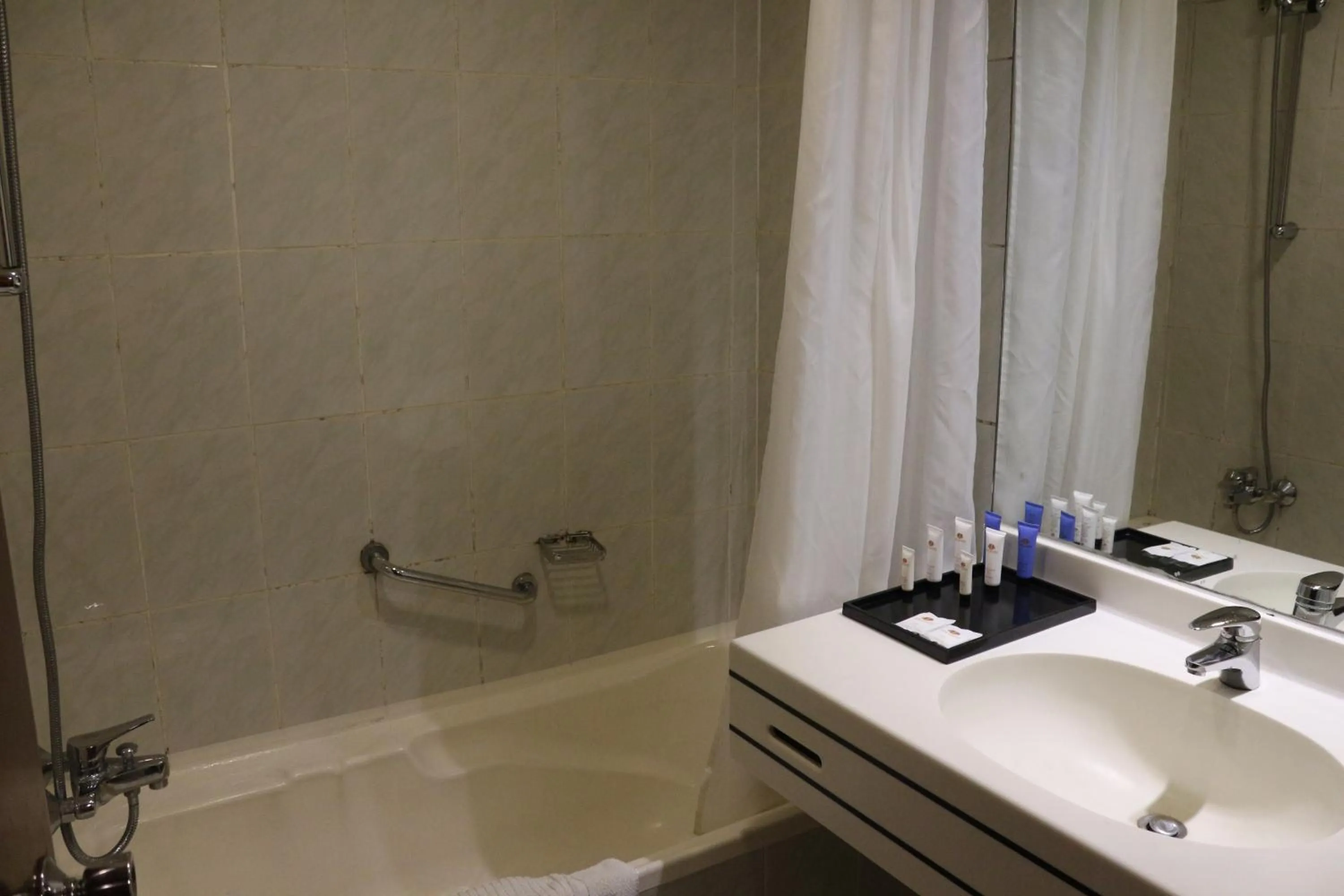 Bathroom in Al Khaleej Grand Hotel