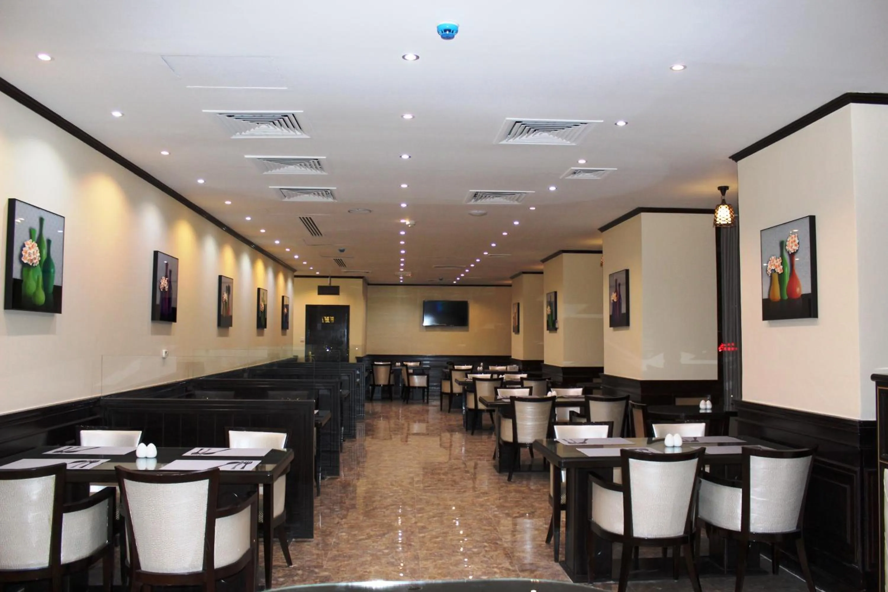 Restaurant/places to eat in Al Khaleej Grand Hotel