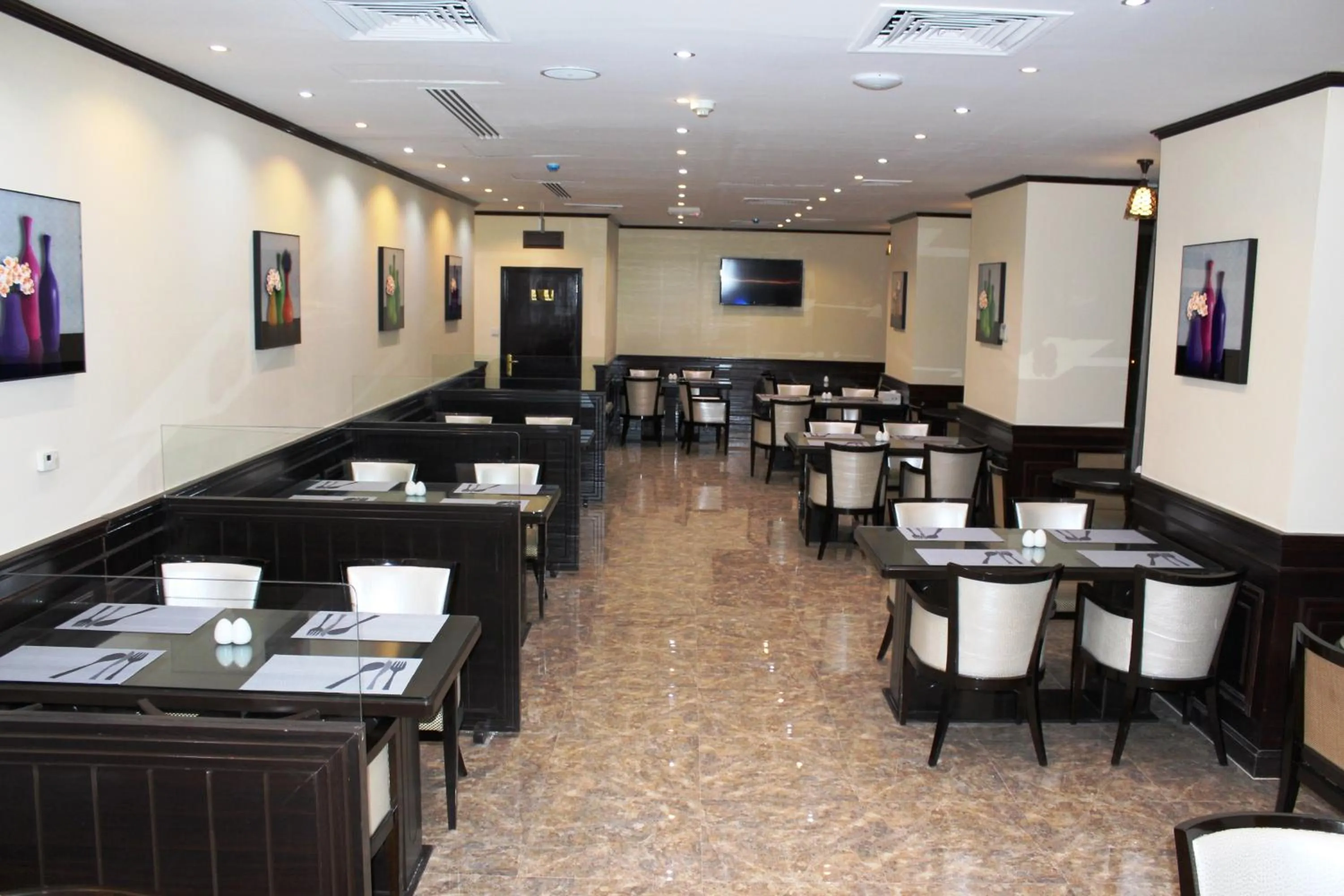 Restaurant/places to eat in Al Khaleej Grand Hotel