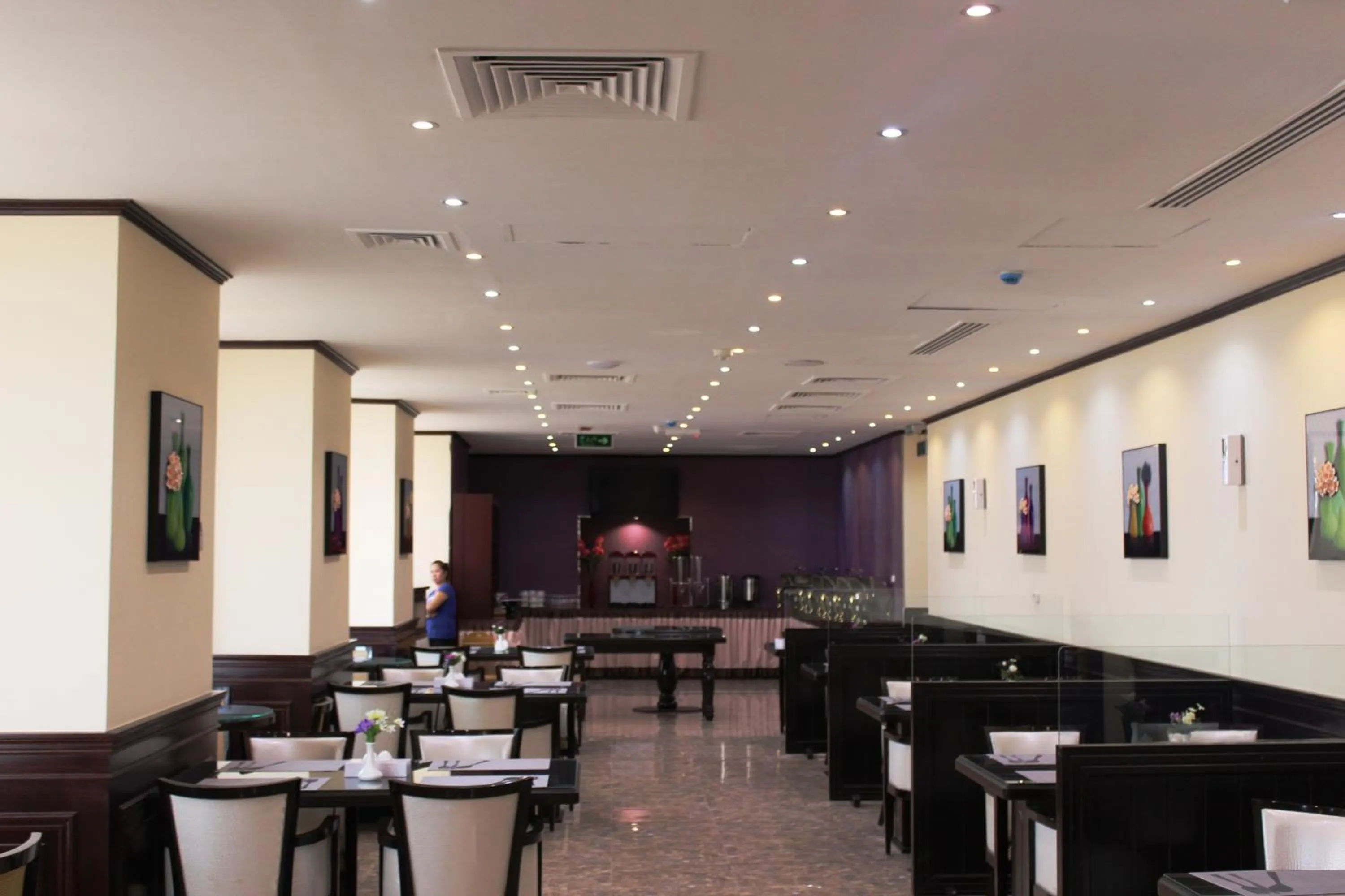 Restaurant/places to eat in Al Khaleej Grand Hotel