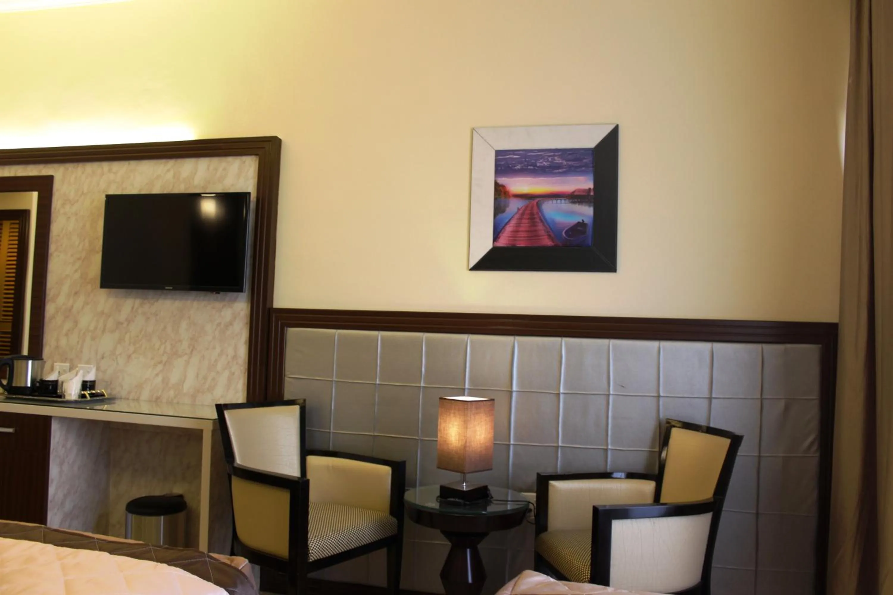 Seating area, Bed in Al Khaleej Grand Hotel