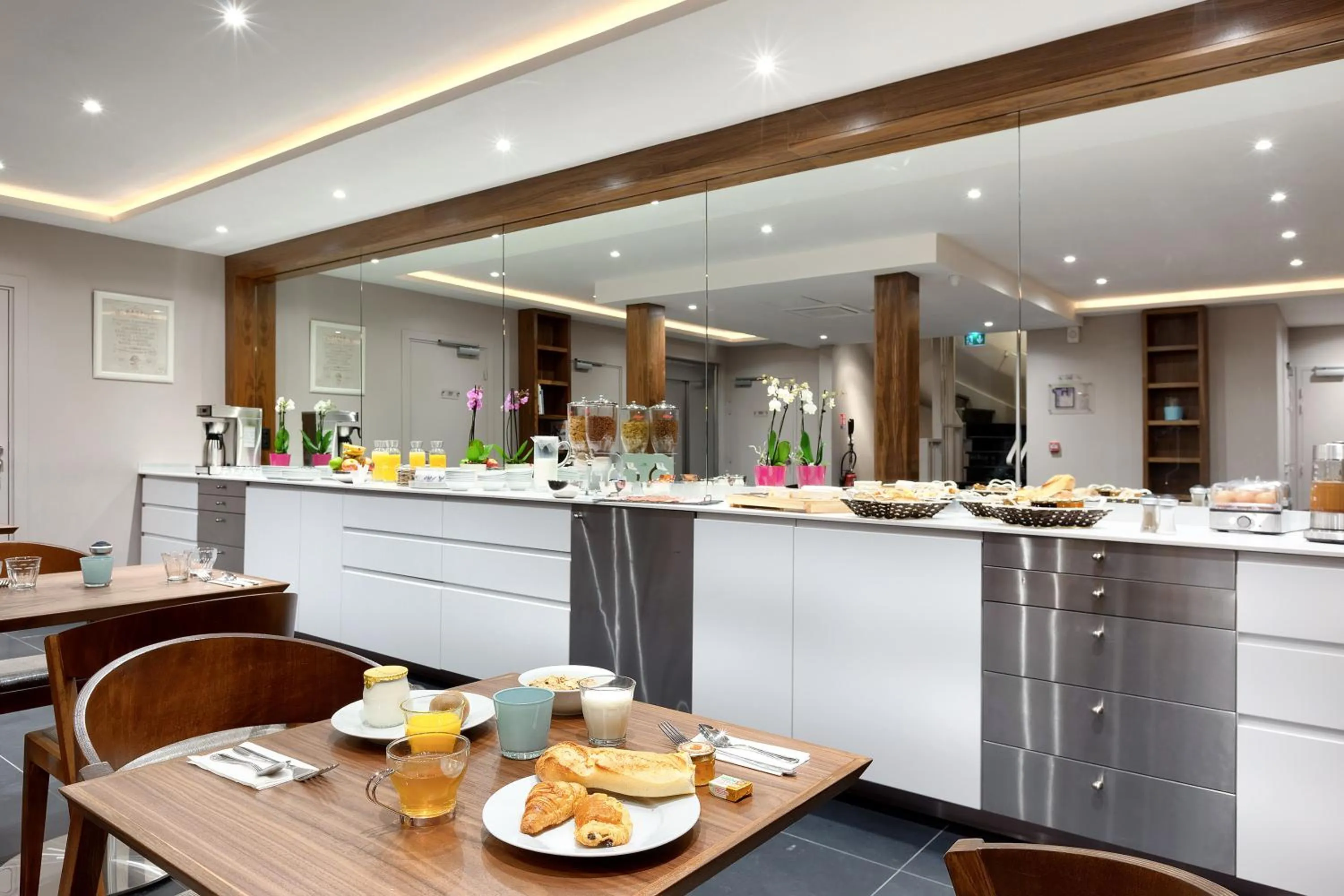 Restaurant/places to eat in Le Trente