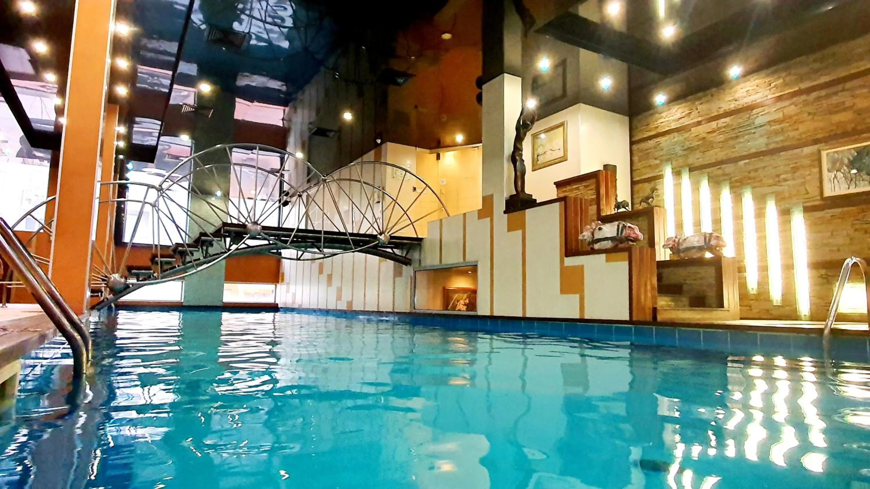 Swimming pool in Hotel Anel