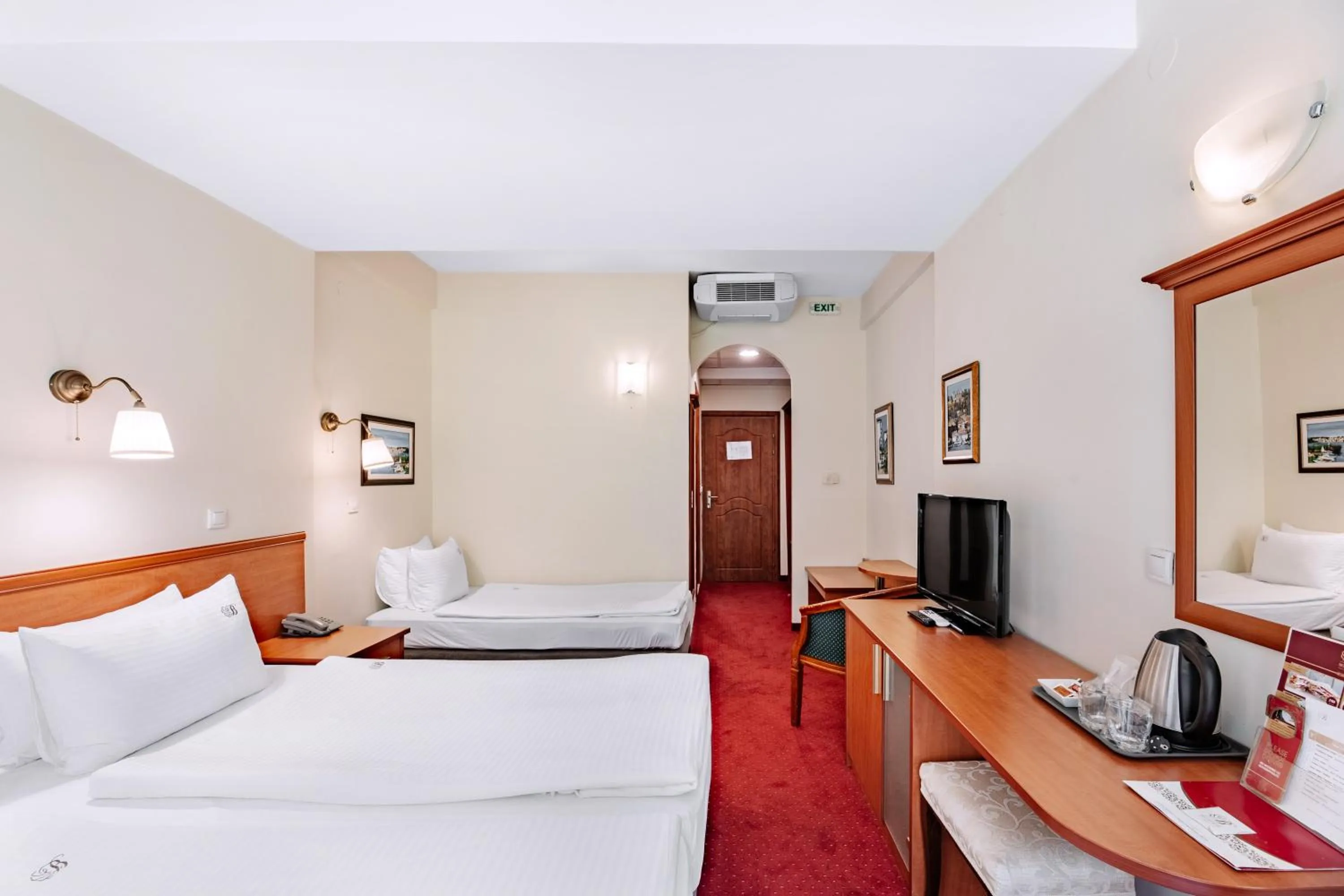 Property building, Bed in Hotel Belvedere