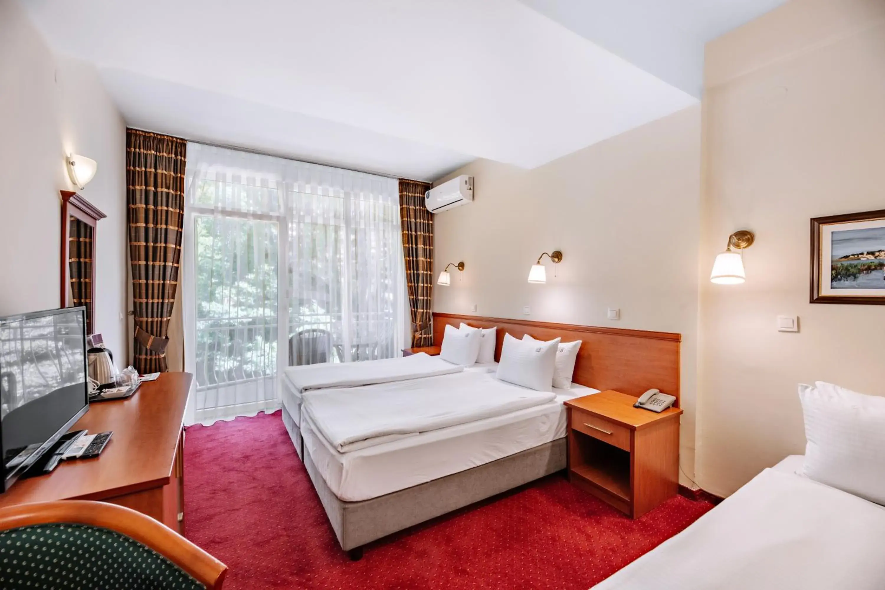 Triple Room with Mountain View in Hotel Belvedere Triple Room with Mountain View in Hotel Belvedere