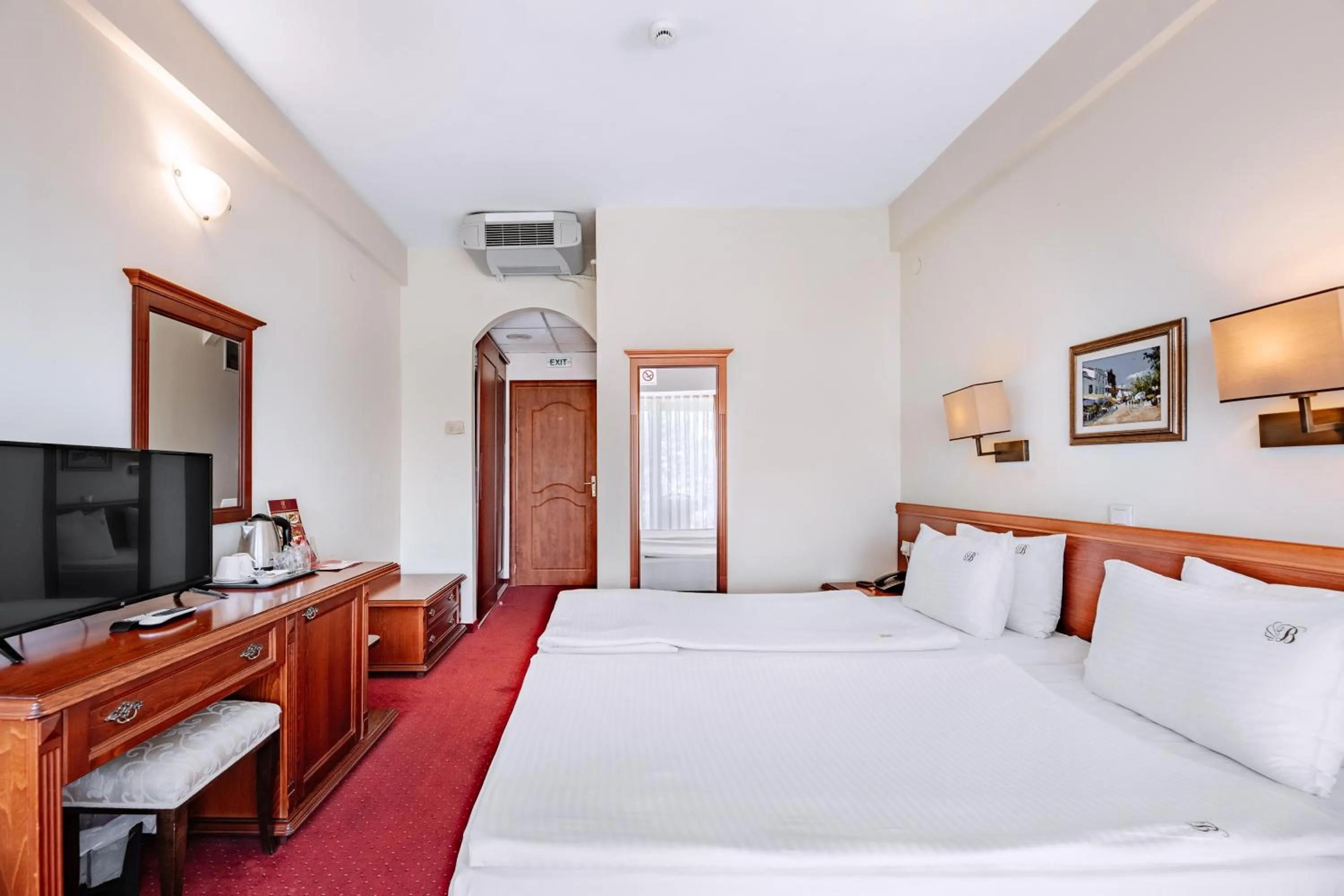 Property building, Bed in Hotel Belvedere