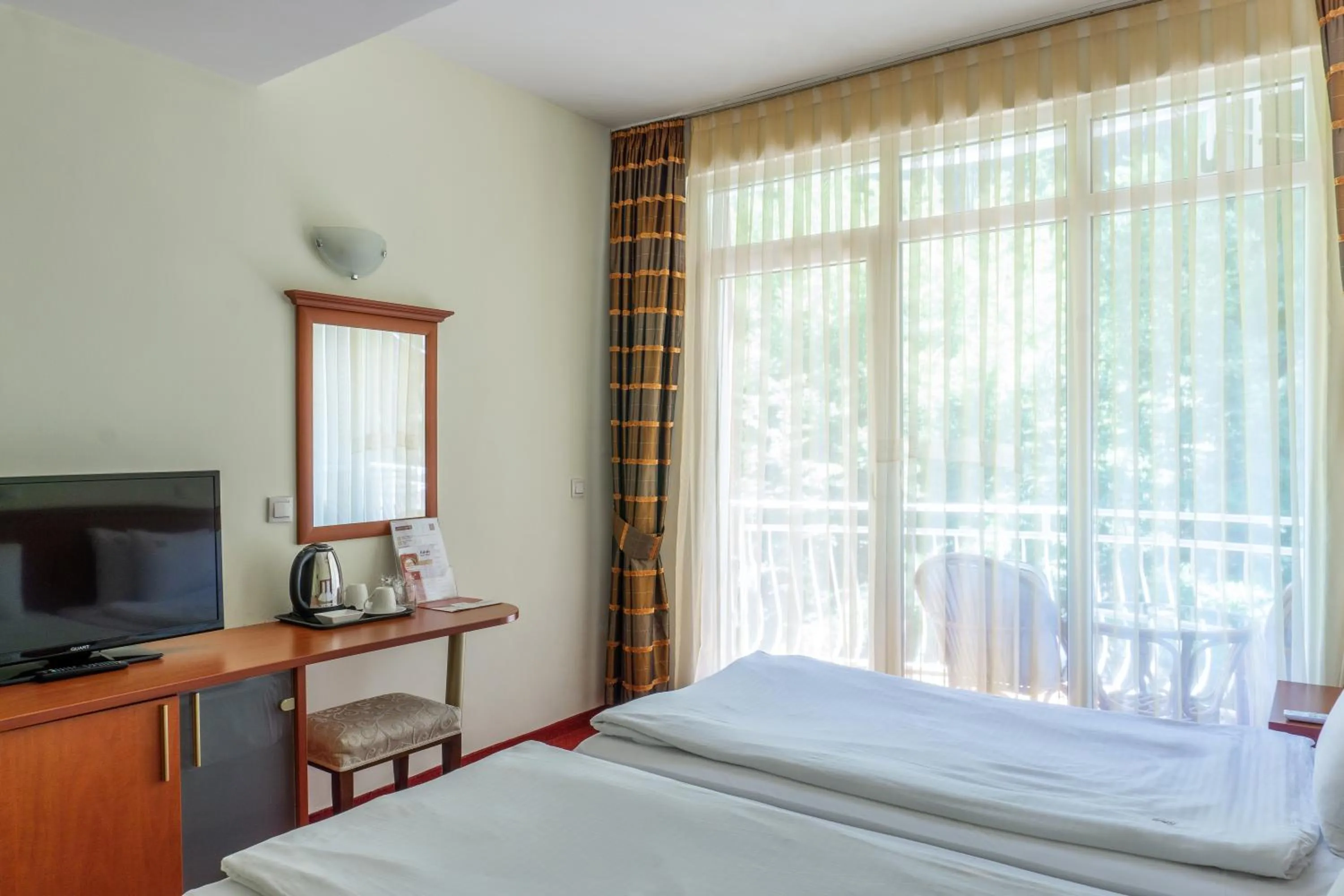 Property building, Bed in Hotel Belvedere