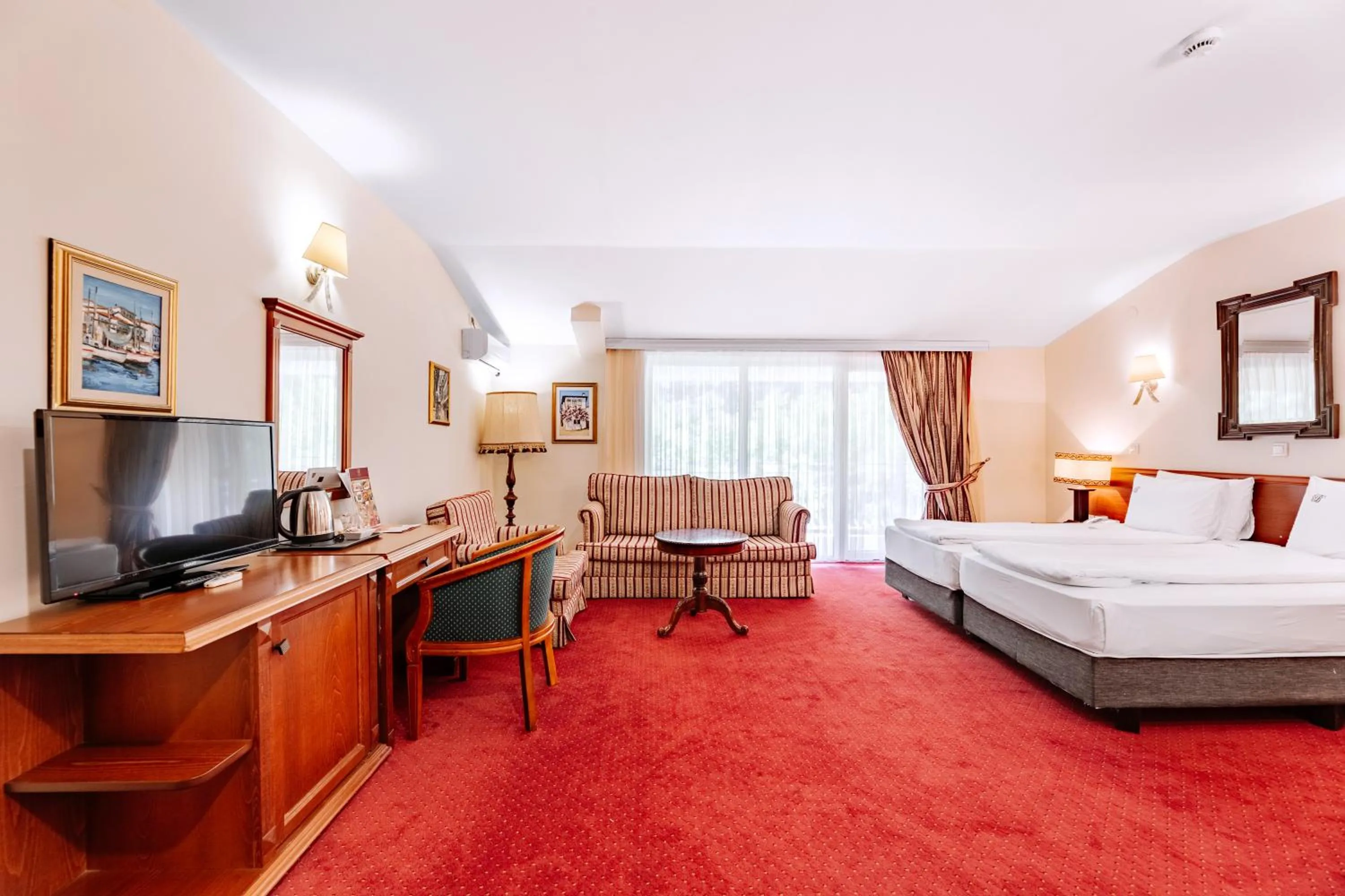 Property building, Bed in Hotel Belvedere