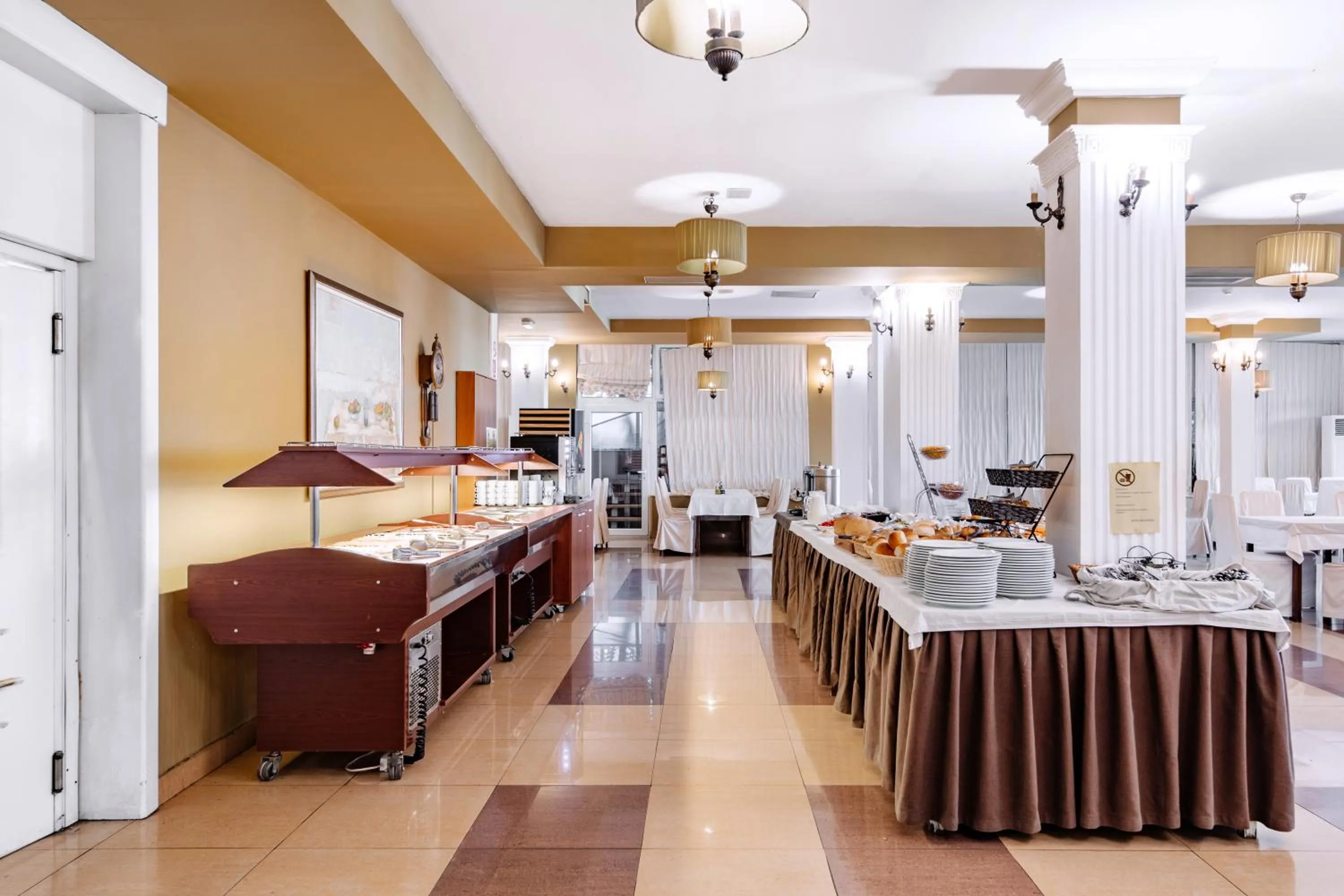 Property building, Bed in Hotel Belvedere