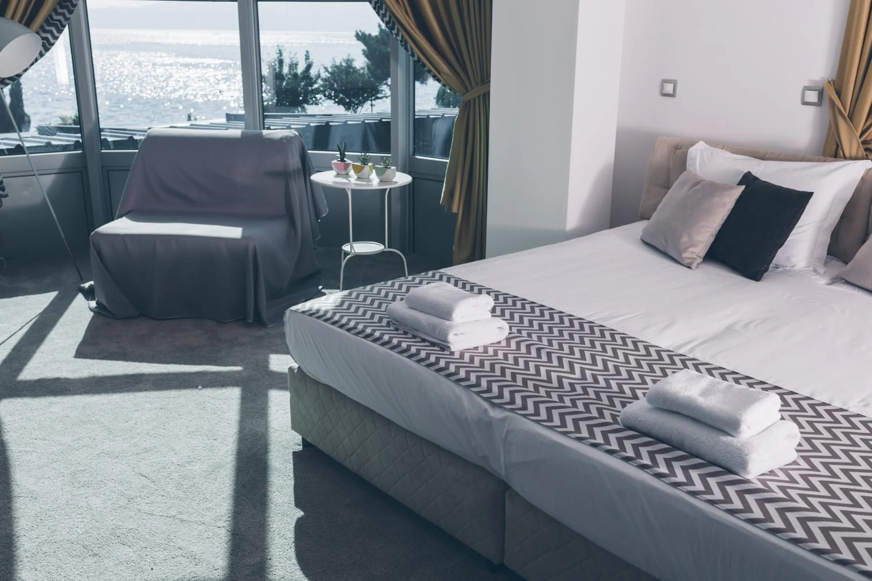 Balcony/Terrace, Bed in SU Hotel