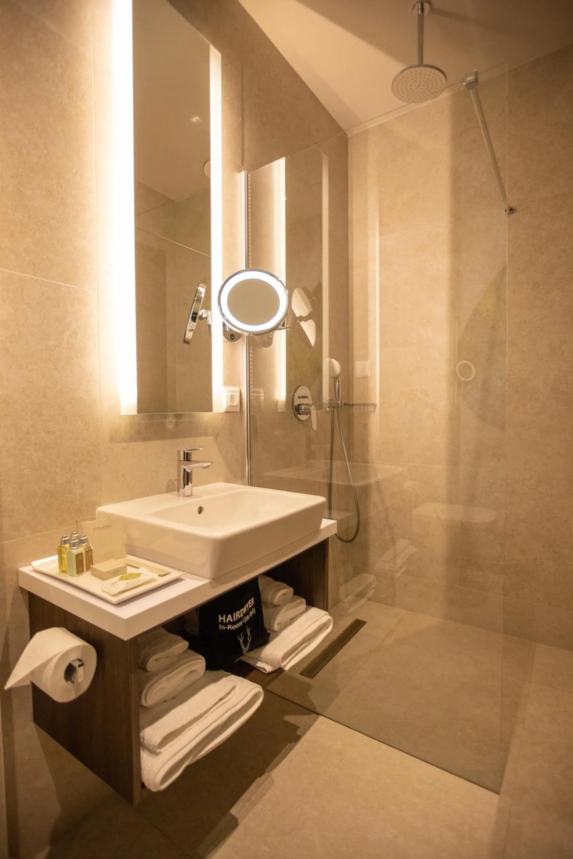 Shower in The Hunter's Lodge Kamnik