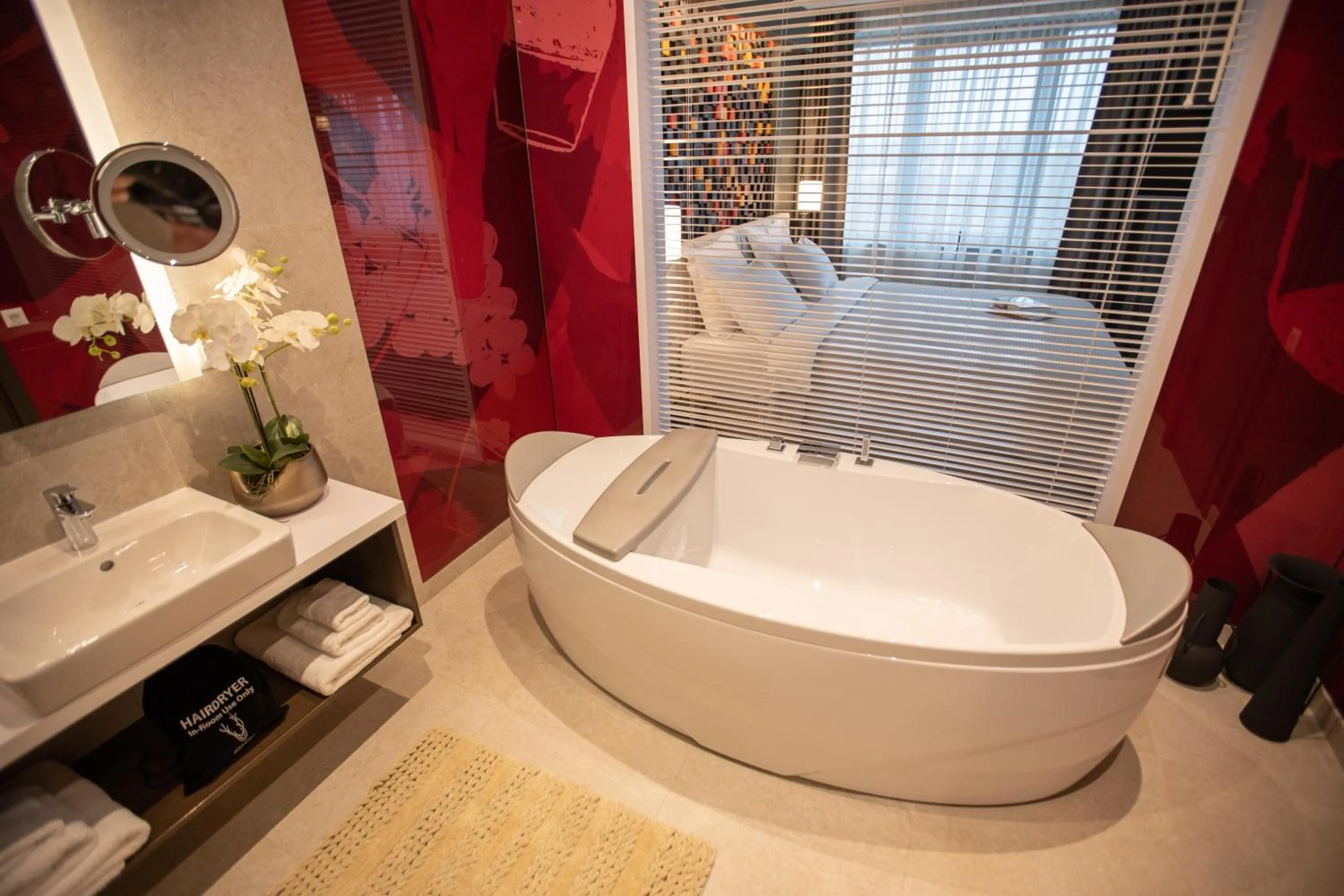 Hot Tub in The Hunter's Lodge Kamnik