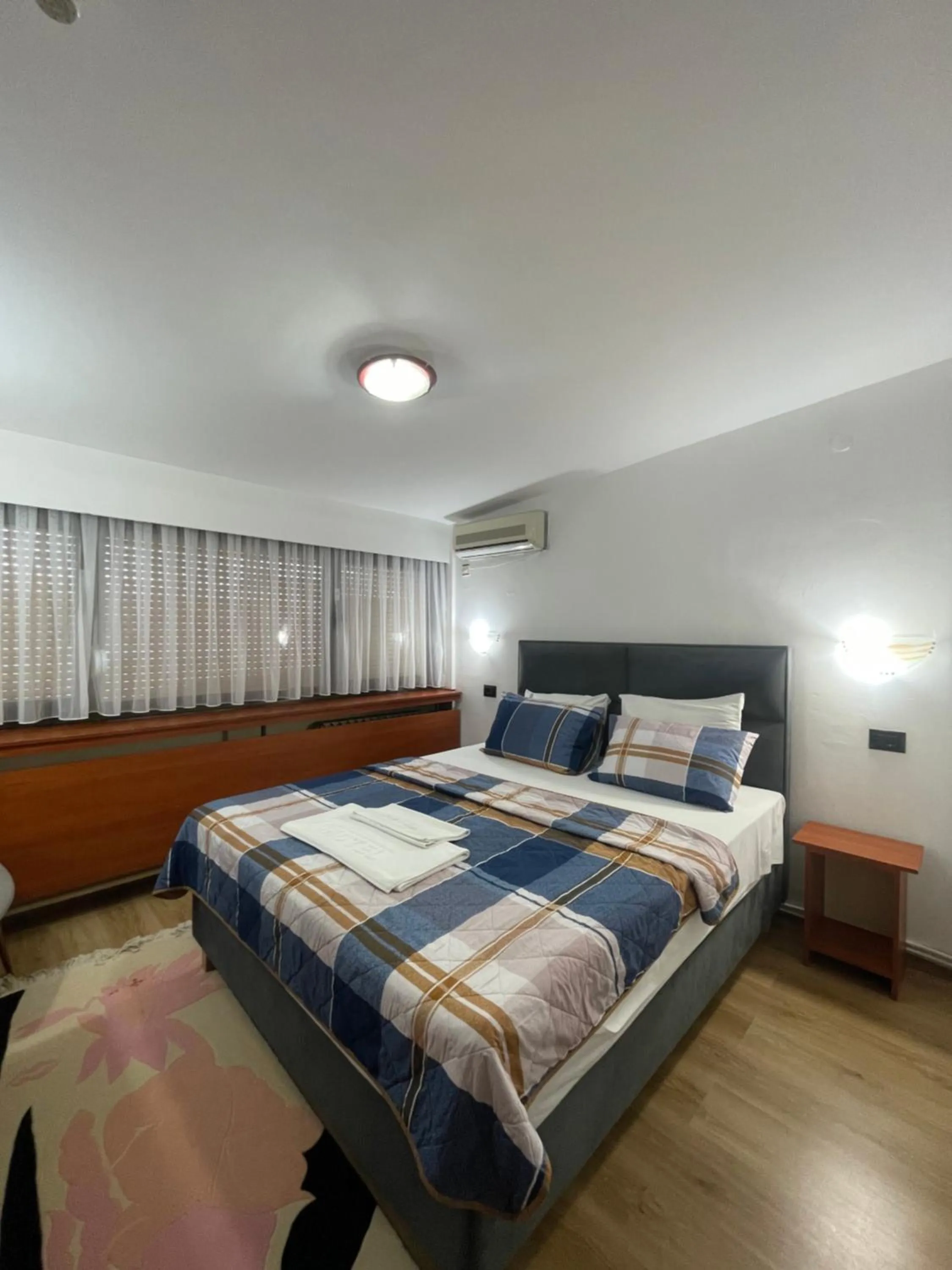 Bedroom, Bed in Hotel Square