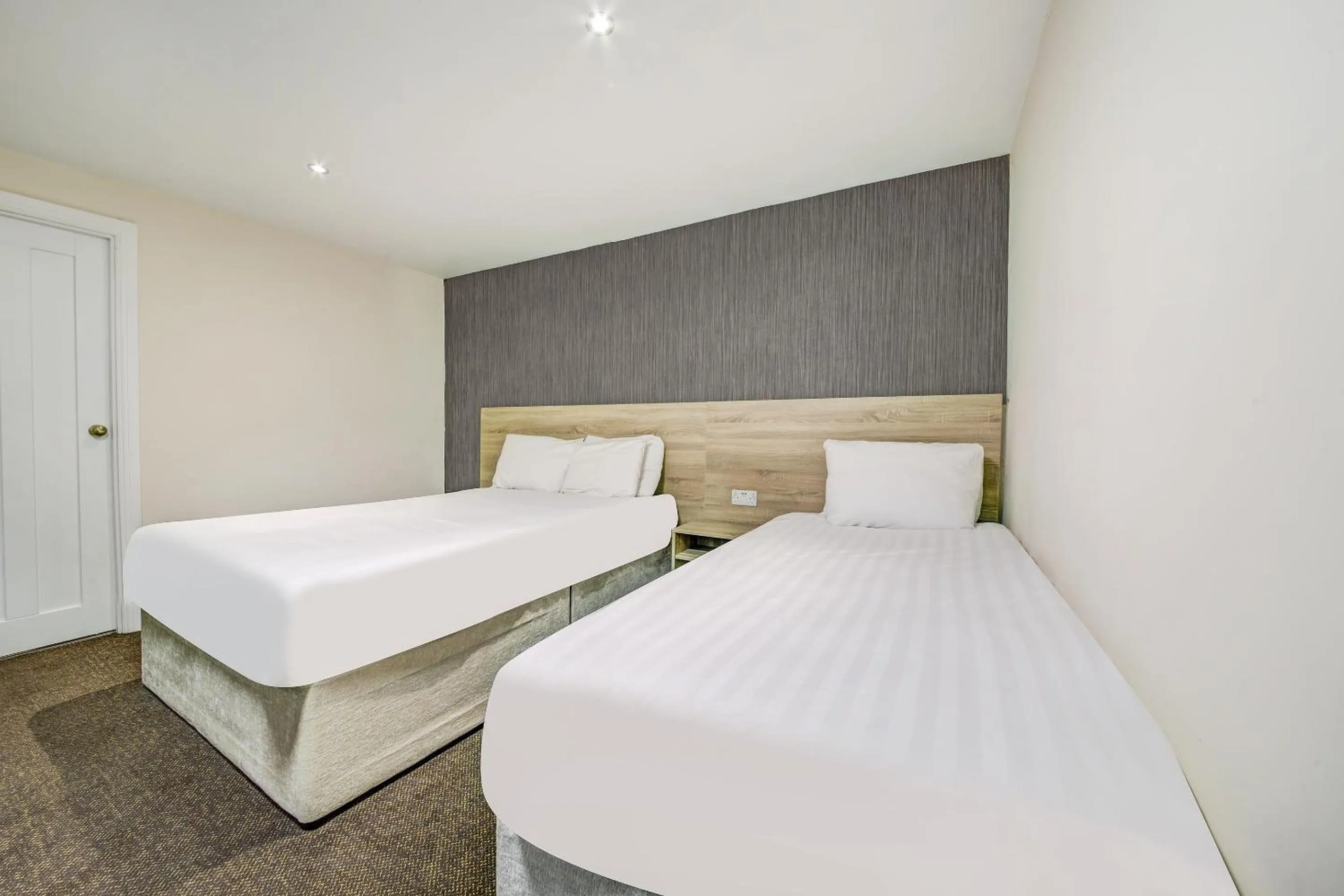 Bedroom in OYO 24 Sussex, London Paddington