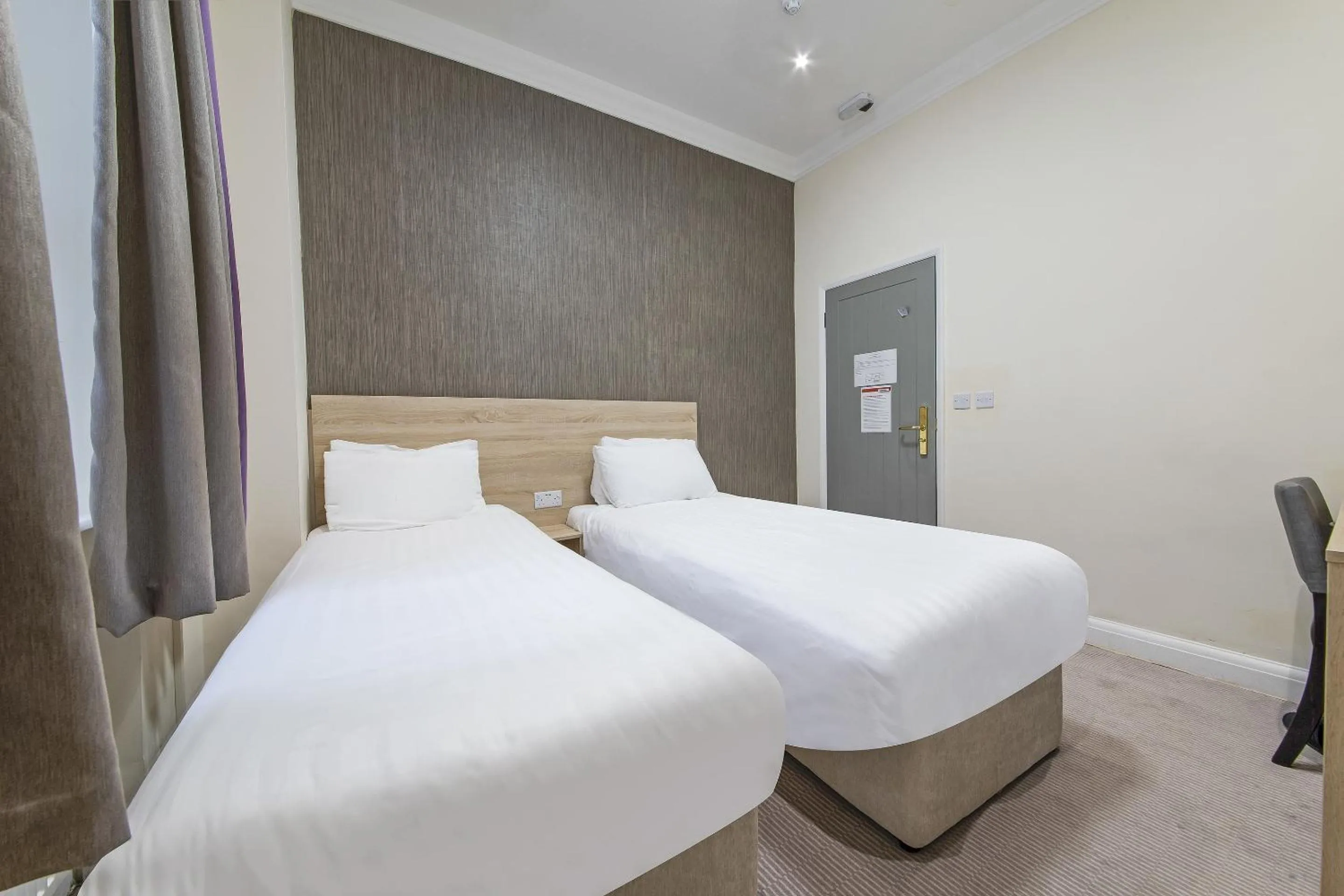 Bedroom in OYO 24 Sussex, London Paddington