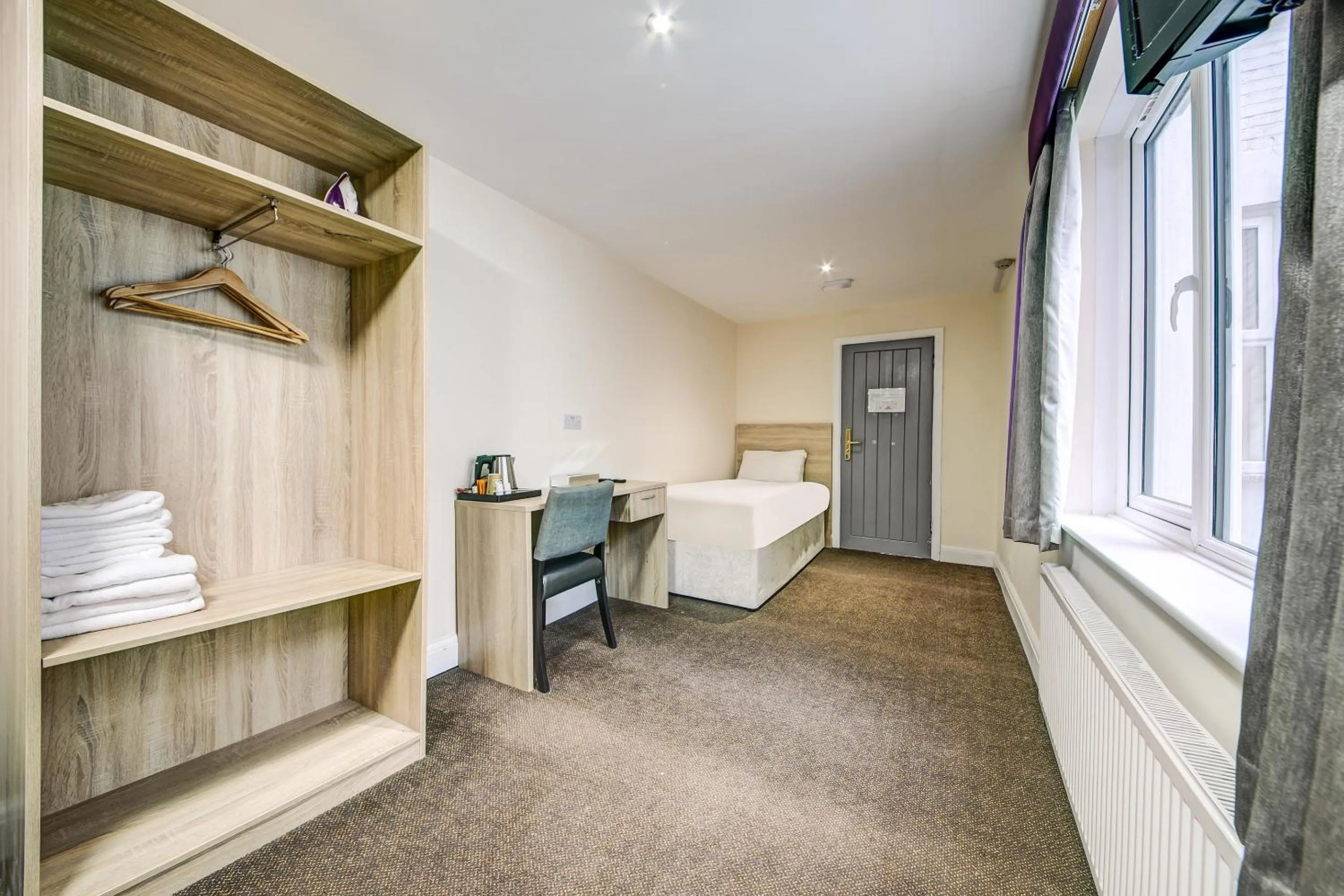 Bedroom in OYO 24 Sussex, London Paddington