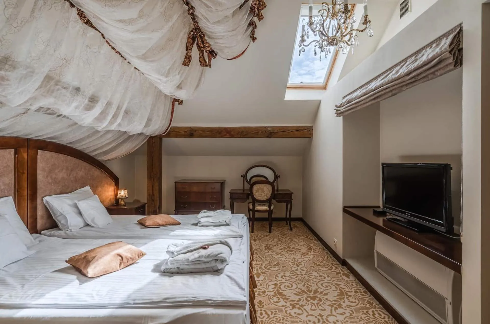 Bed in Dwór Kombornia Hotel&SPA