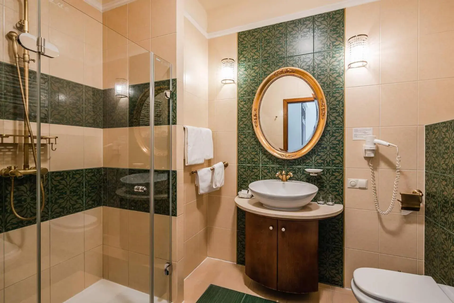 Deluxe Double Room - single occupancy in Dwór Kombornia Hotel&SPA Deluxe Double Room - single occupancy in Dwór Kombornia Hotel&SPA