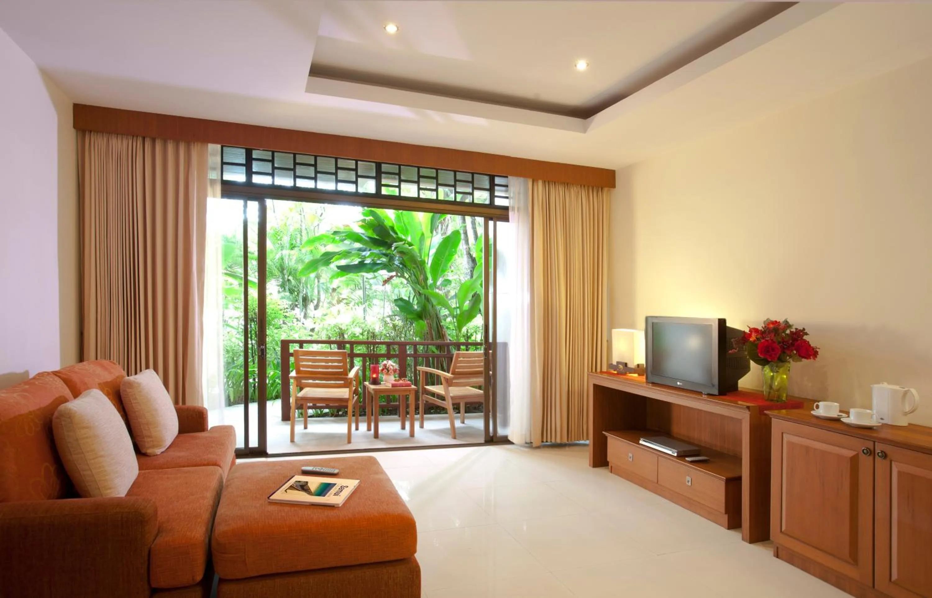 TV and multimedia in Le Murraya Boutique Serviced Residence & Resort