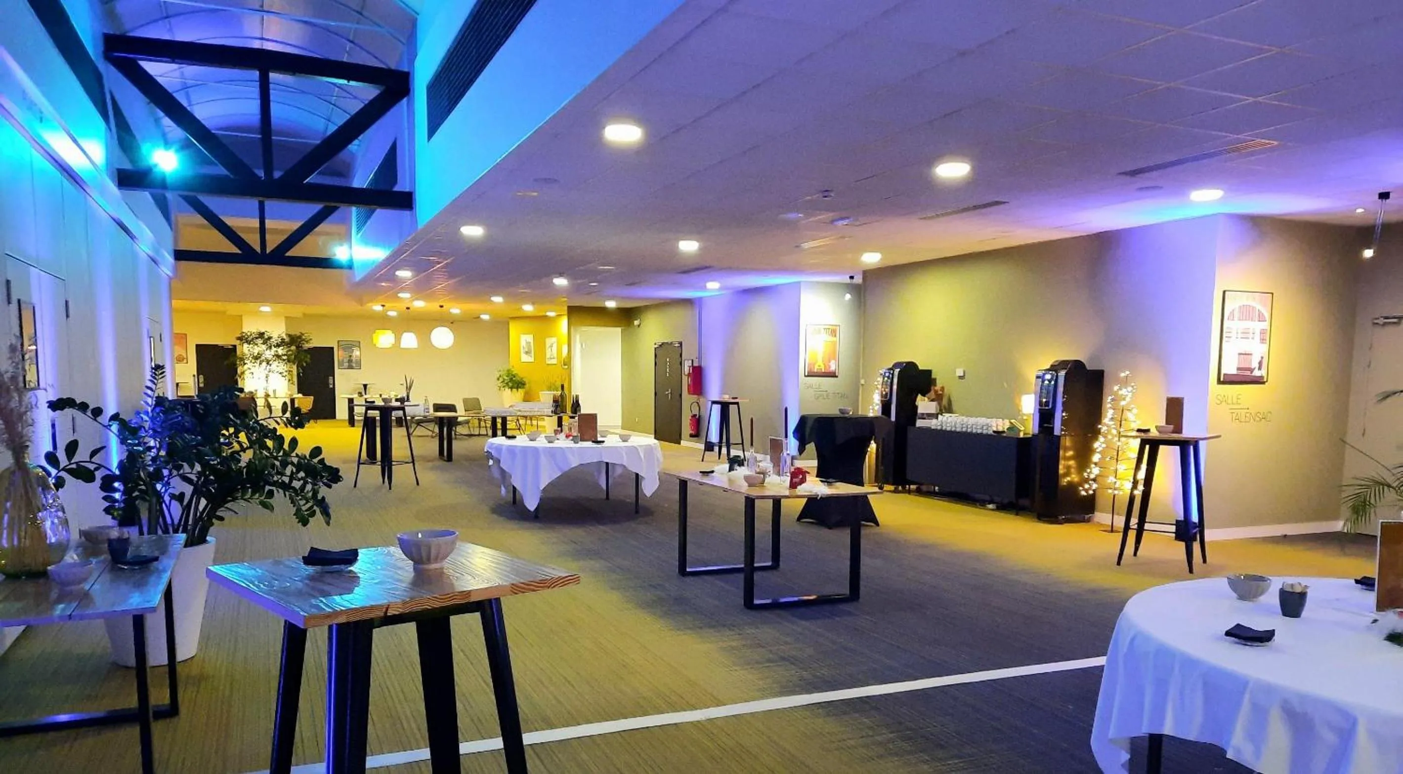 Patio in Sure Hotel by Best Western Nantes Beaujoire