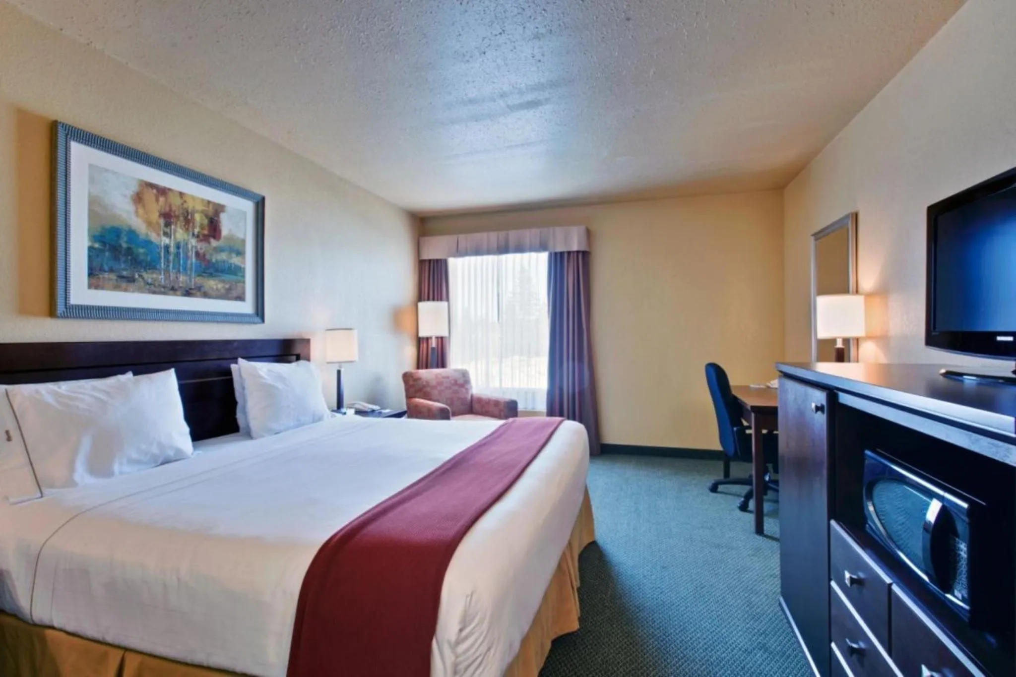 Photo of the whole room, Bed in Holiday Inn Express Dryden by IHG