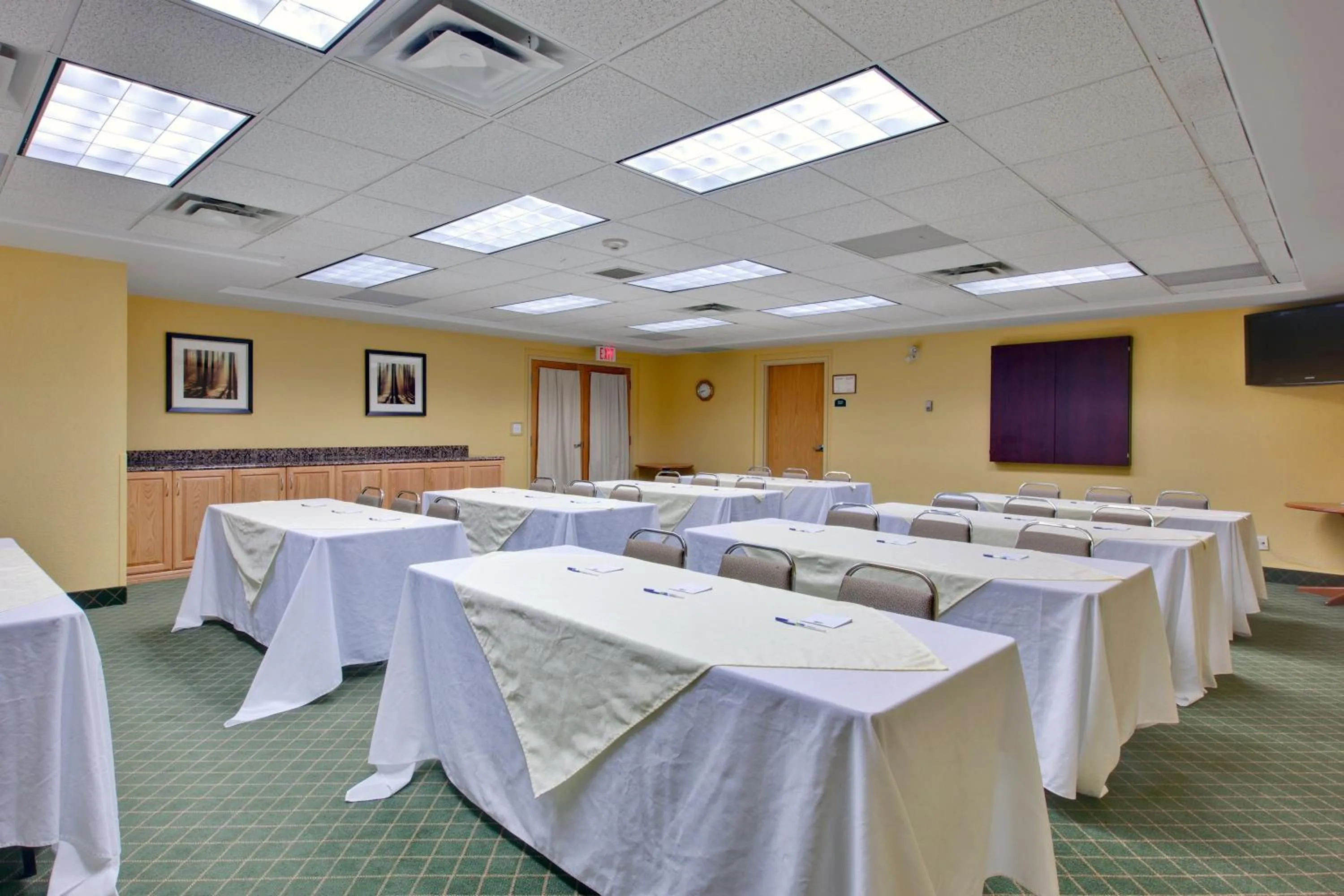 Meeting/conference room in Holiday Inn Express Dryden by IHG