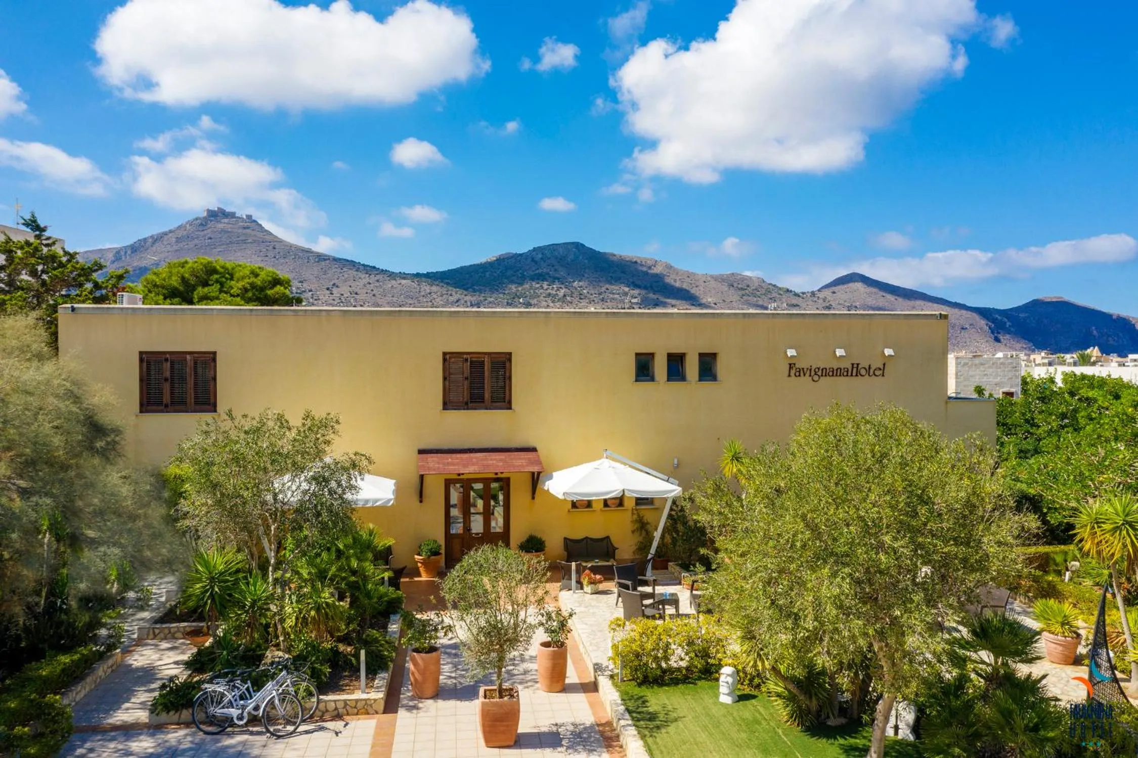 Facade/entrance in FAVIGNANA HOTEL Concept Holiday