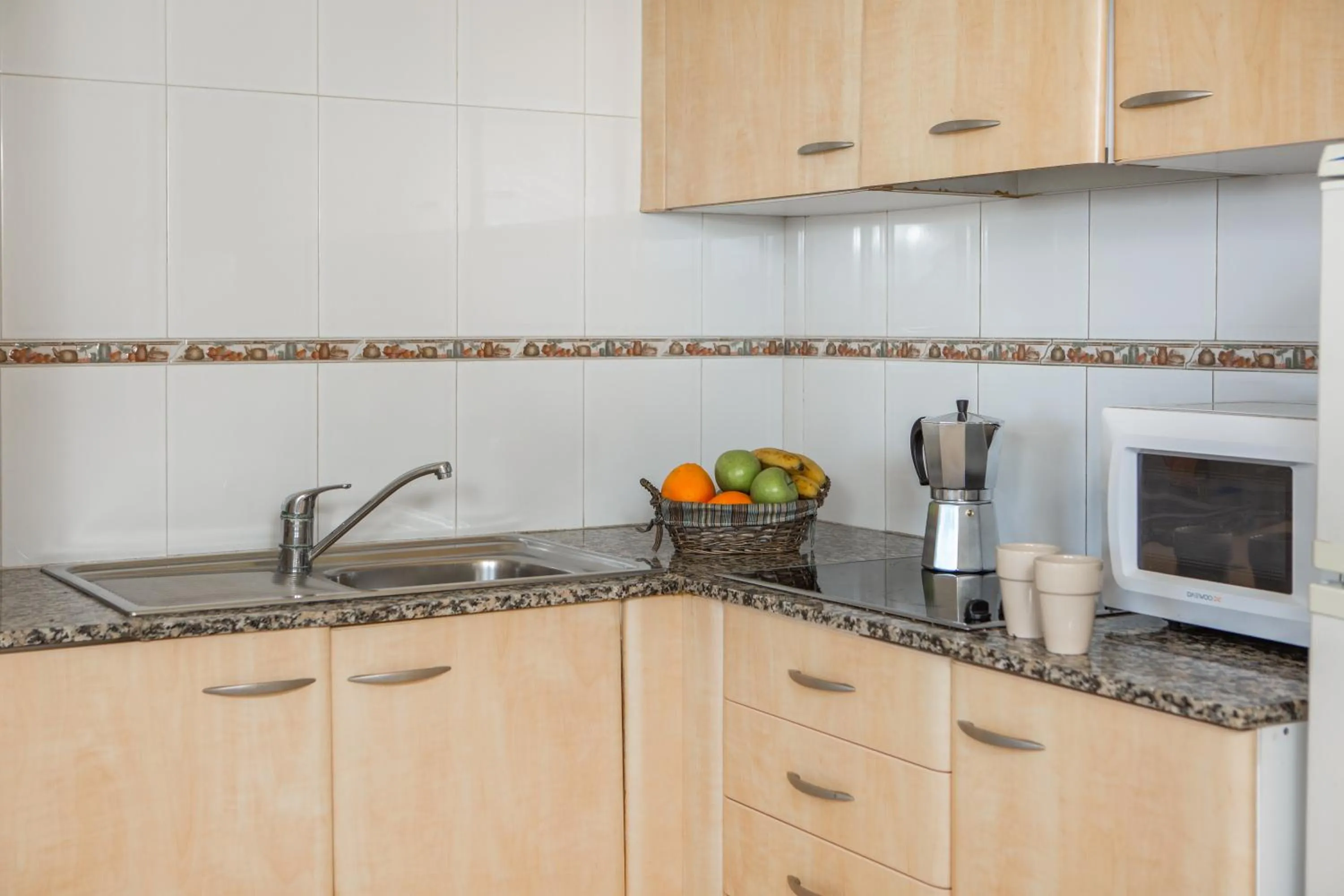 Coffee/tea facilities in RVApartaments Club Torrevella