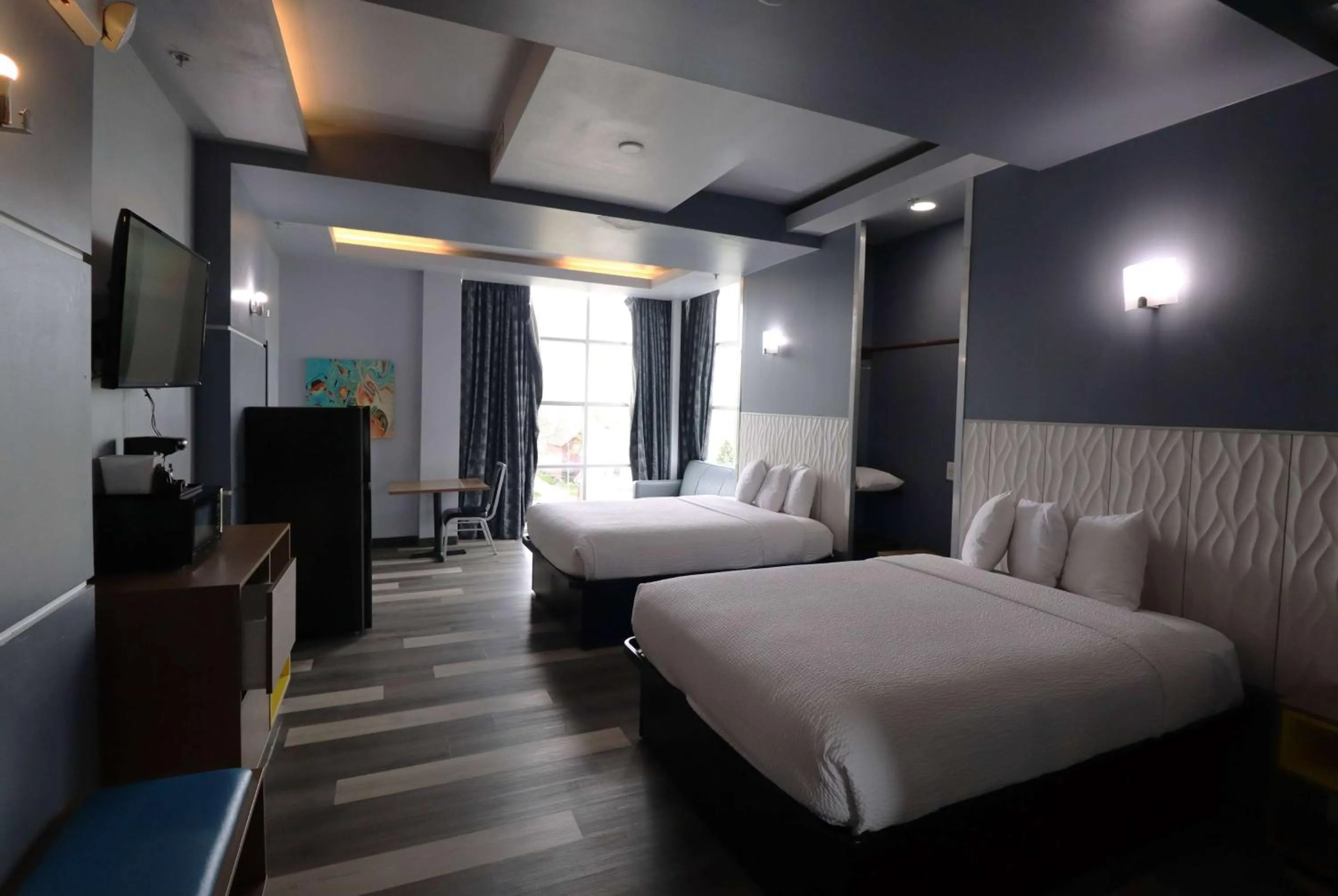 Photo of the whole room, Bed in Days Inn & Suites by Wyndham Milwaukee