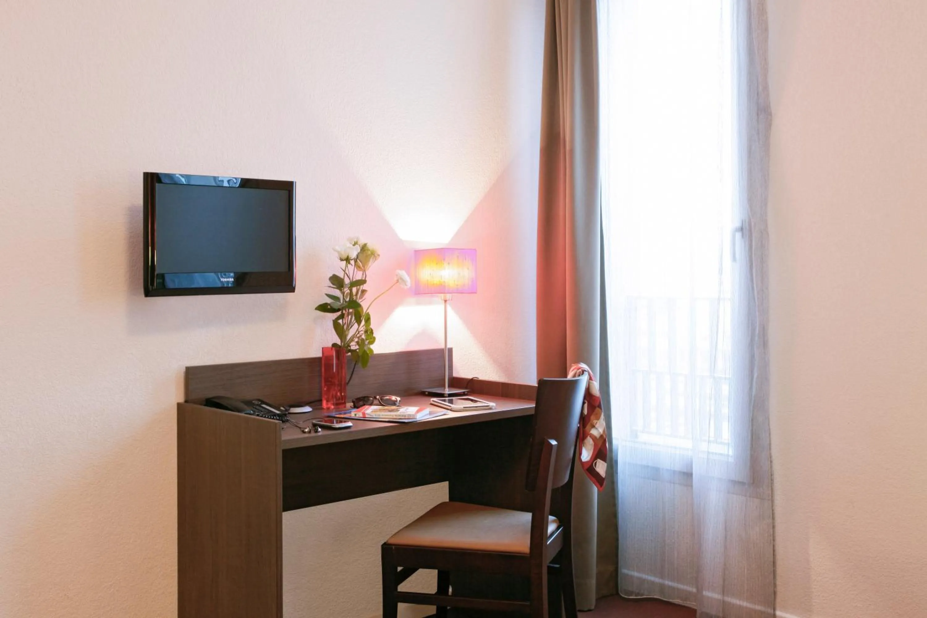 TV and multimedia in Aparthotel Adagio Access Marseille Saint Charles