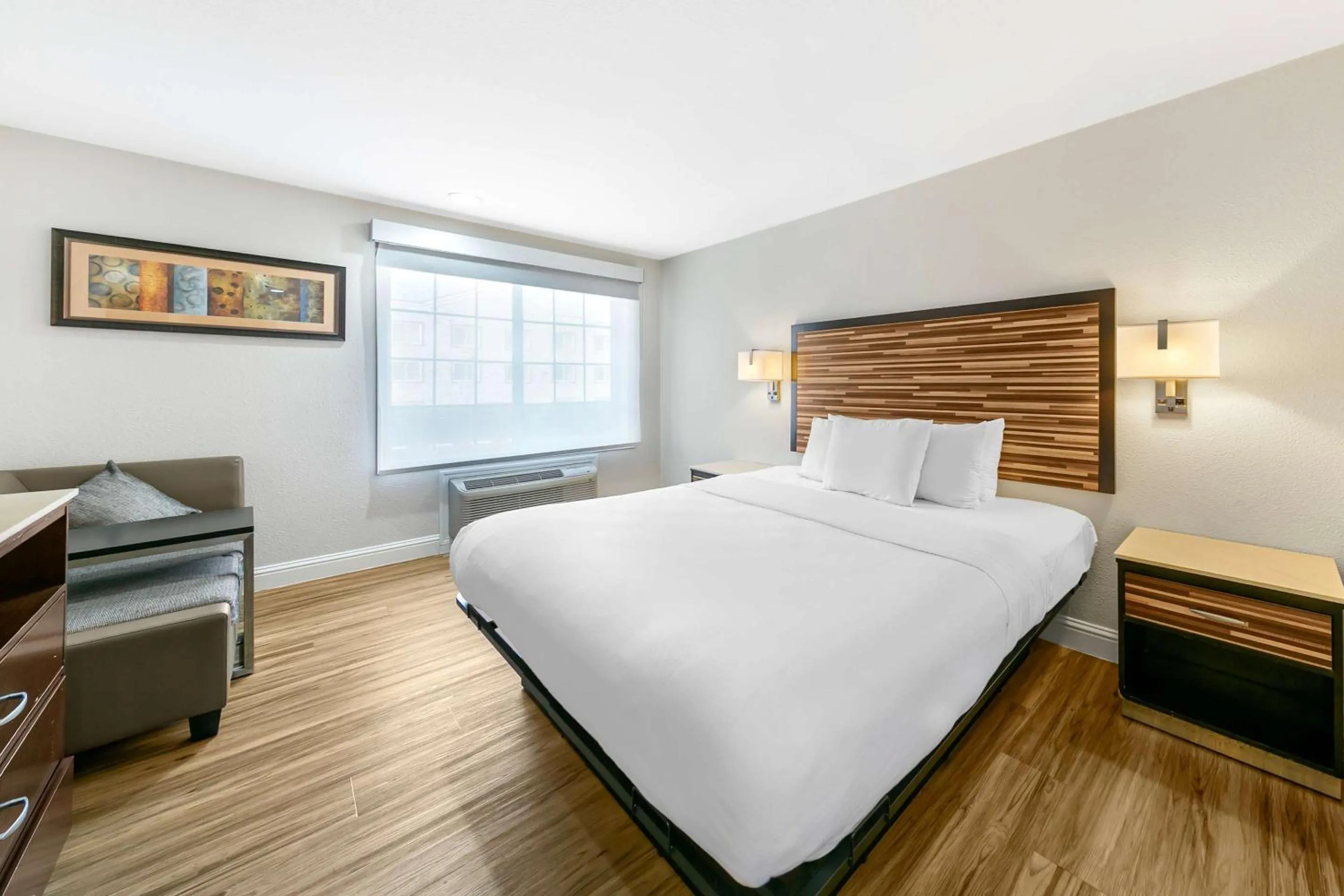 Bedroom, Bed in Quality Inn & Suites Sacramento Downtown Area