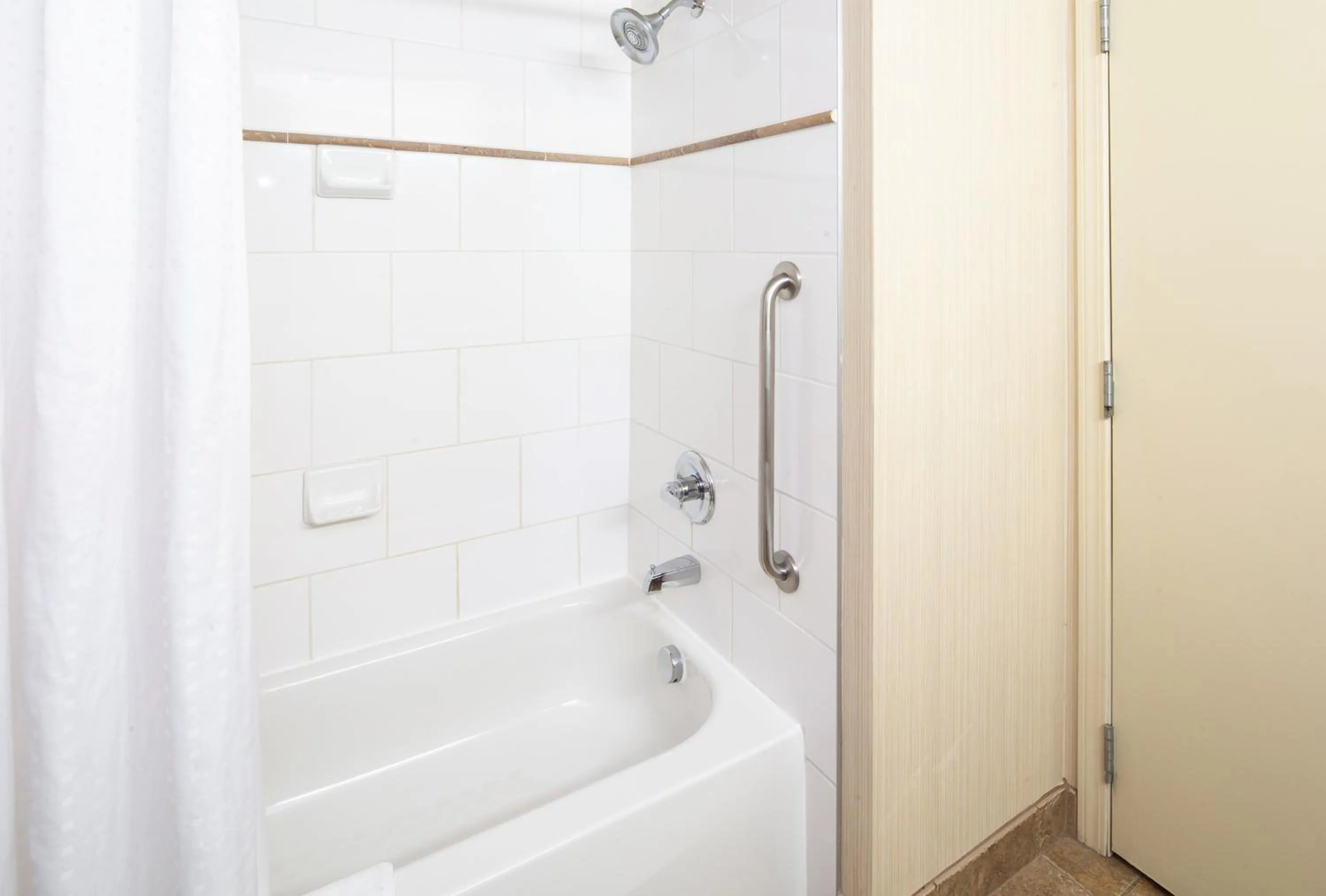 Photo of the whole room in Holiday Inn Express Hotel & Suites Edson by IHG