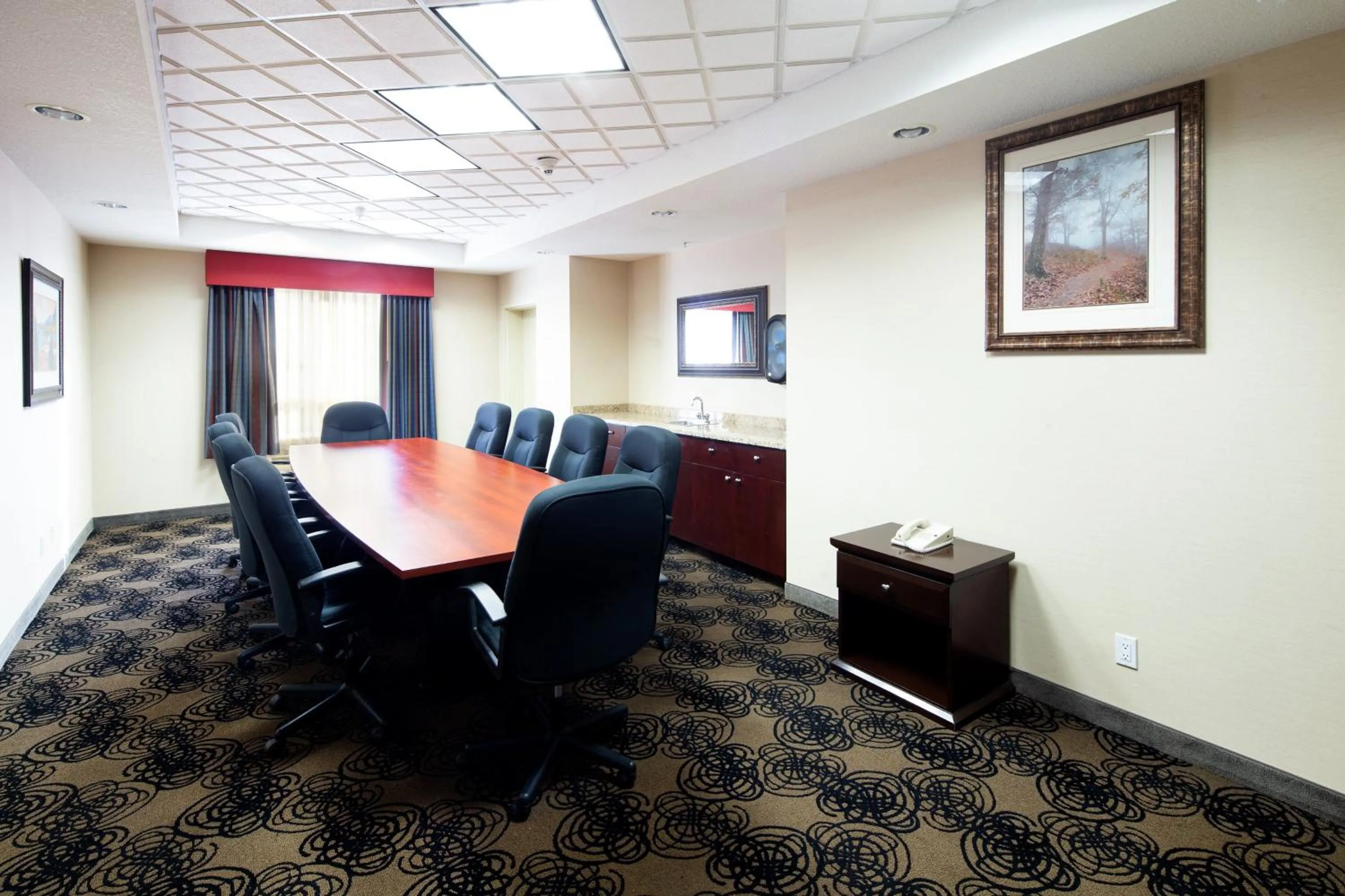 Meeting/conference room in Holiday Inn Express Hotel & Suites Edson by IHG