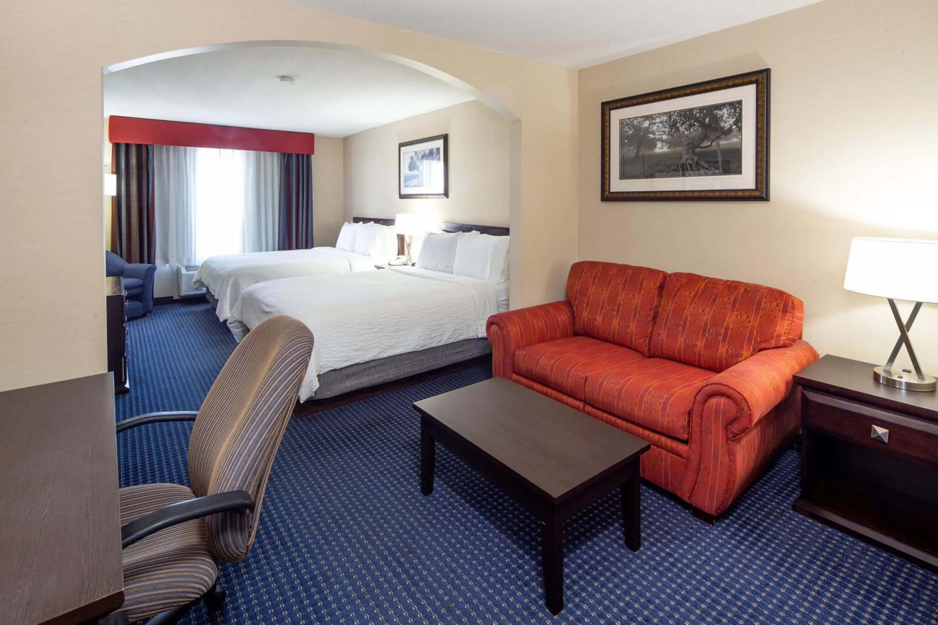 Photo of the whole room, Bed in Holiday Inn Express Hotel & Suites Edson by IHG