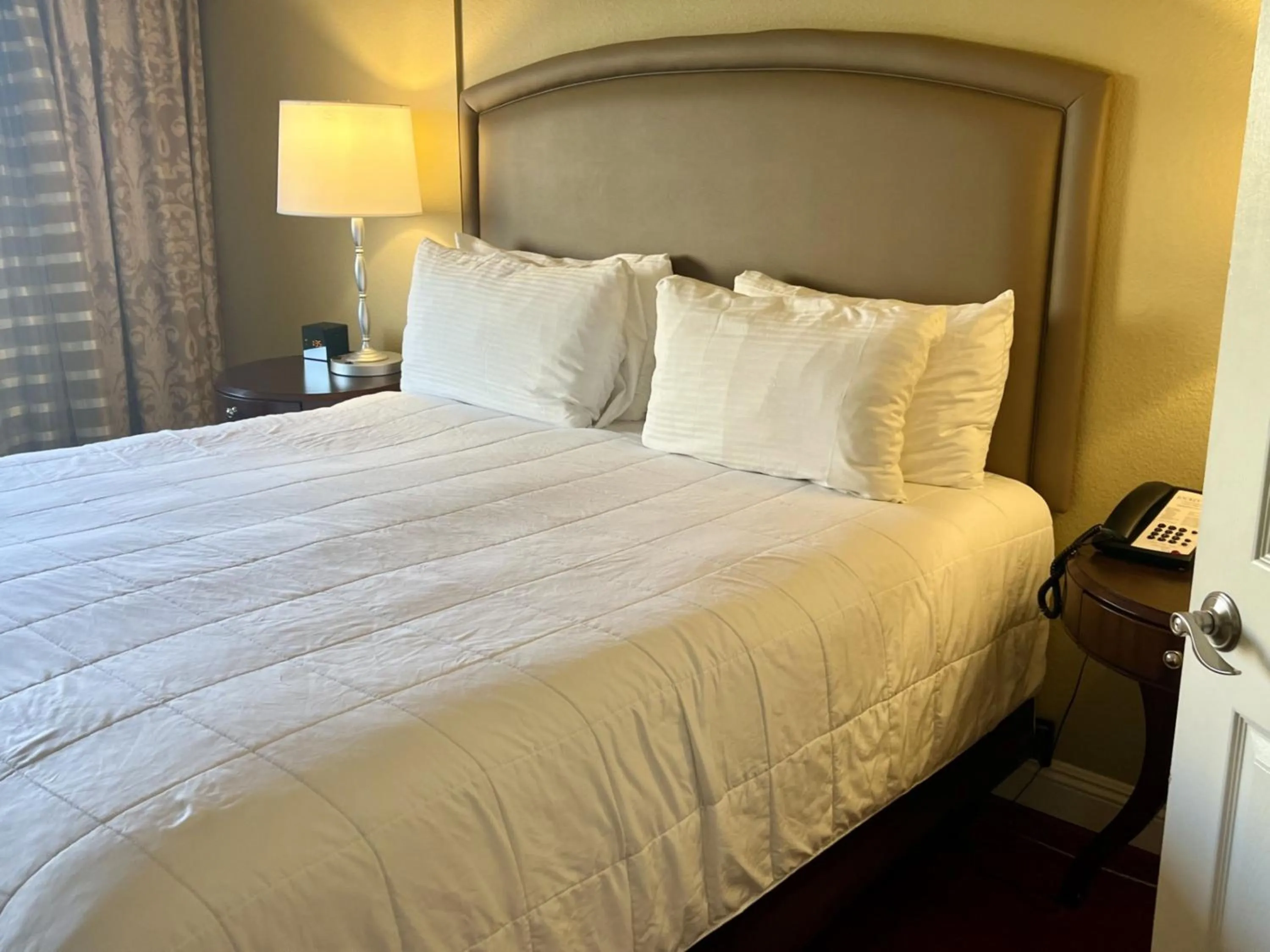 Bedroom, Bed in GetAways at the Jockey Club