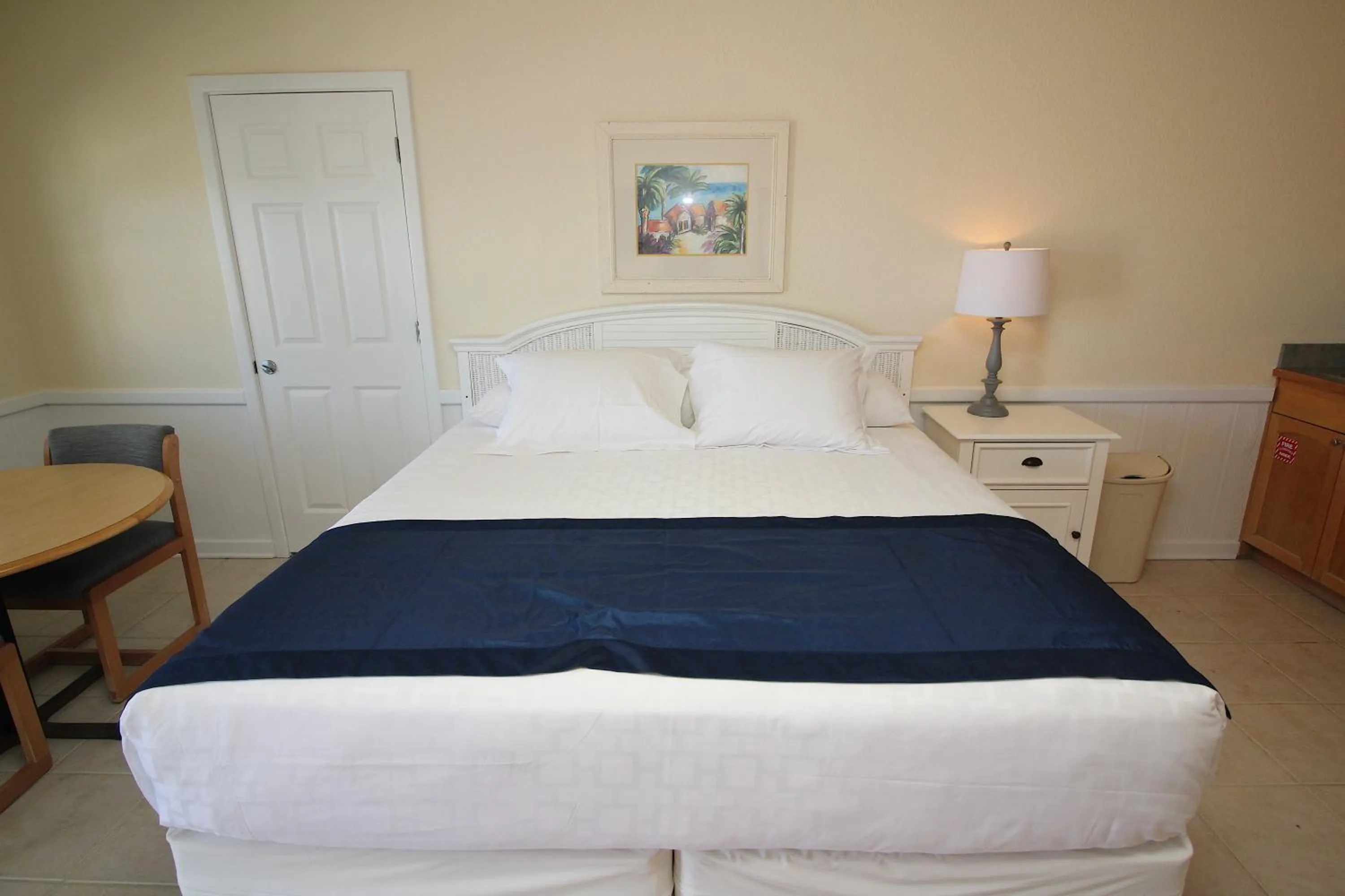 Bedroom, Bed in Sea Gull