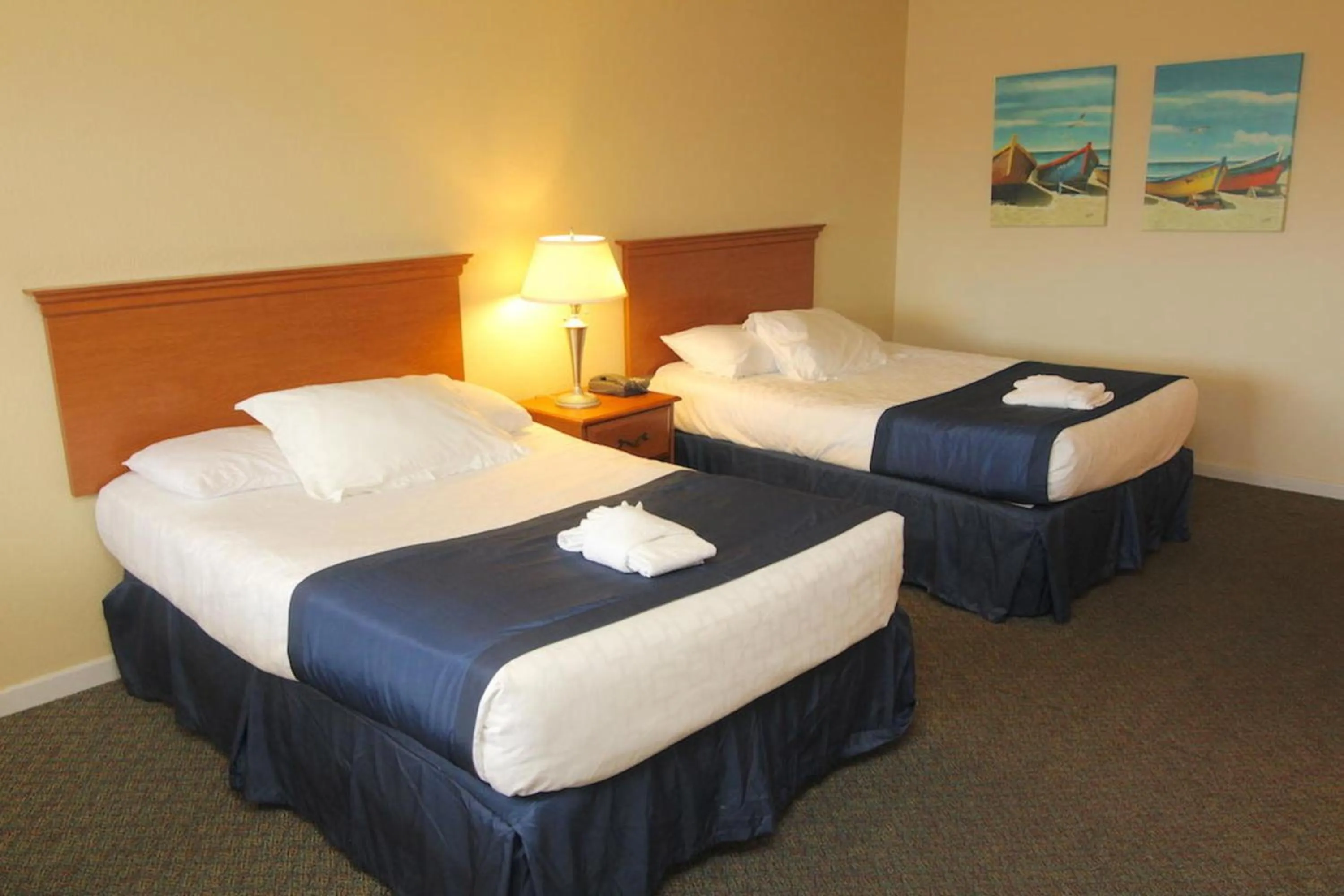 Photo of the whole room, Bed in Sea Gull