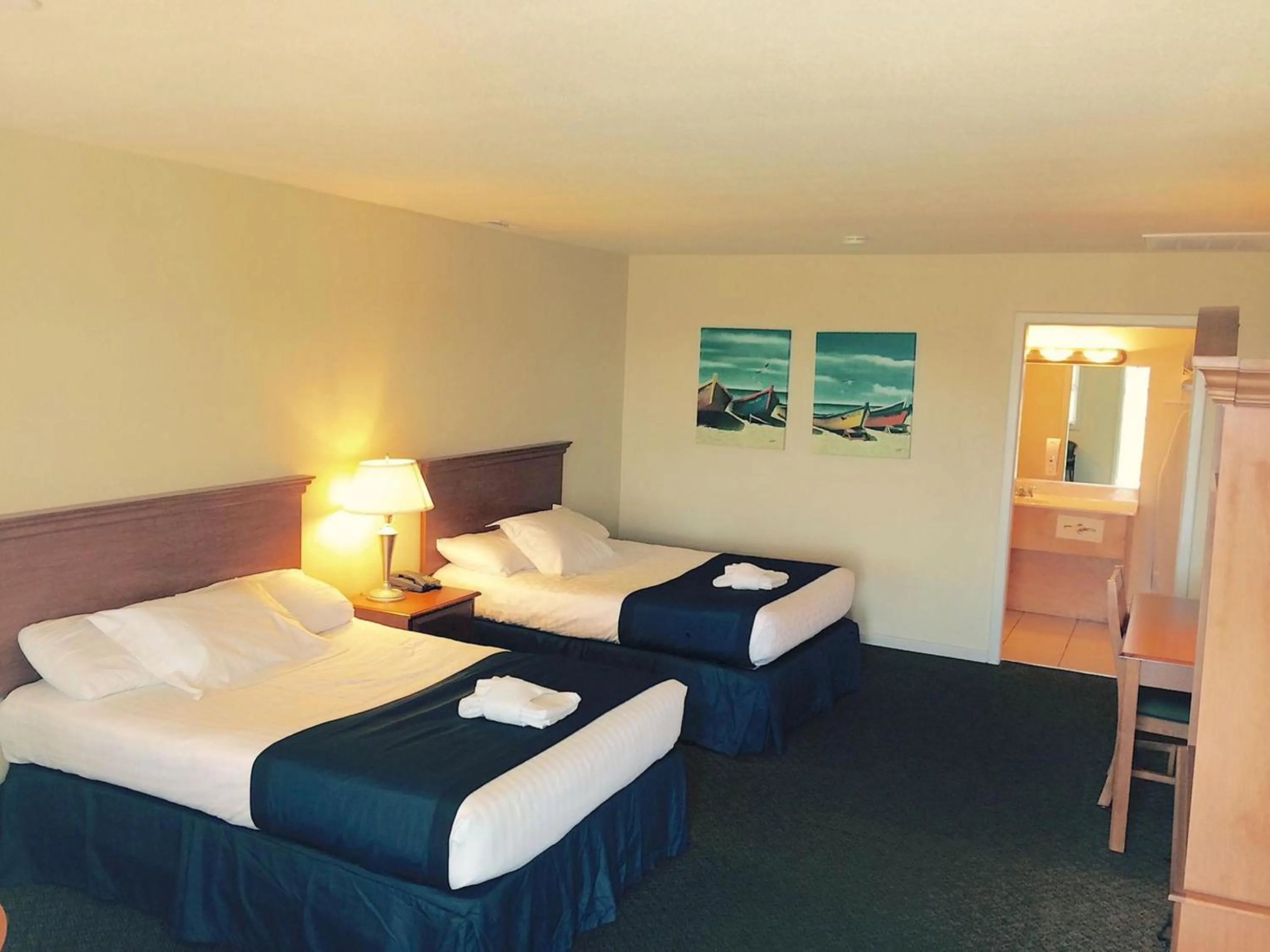 Photo of the whole room, Bed in Sea Gull