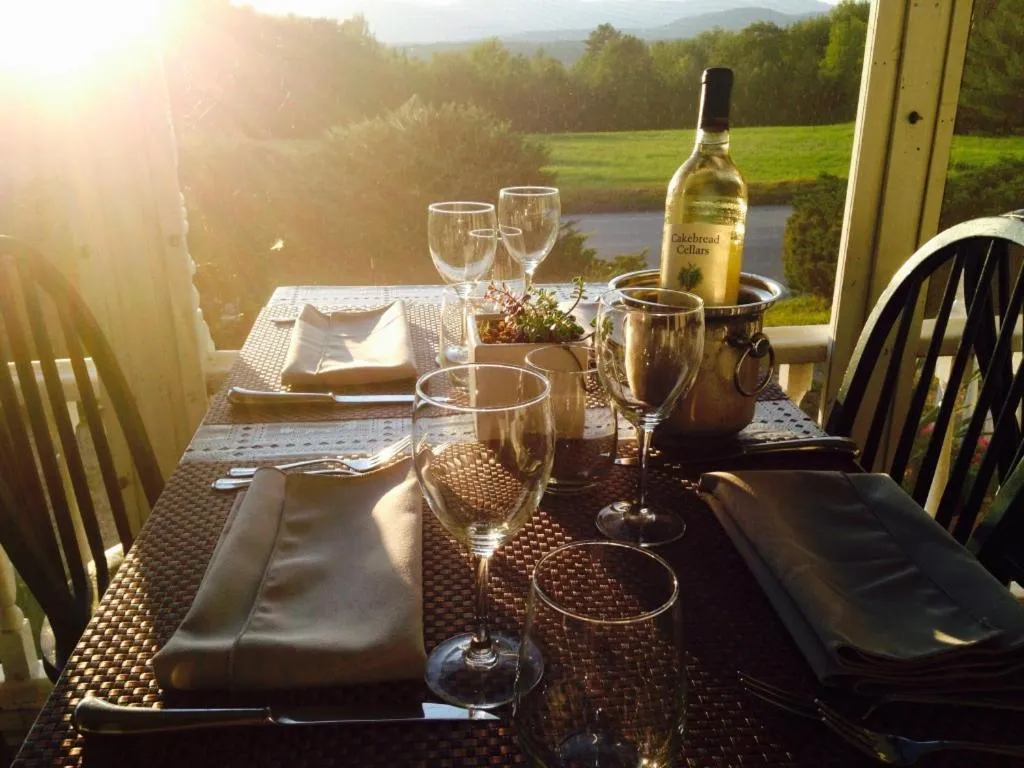 Restaurant/places to eat in Center Lovell Inn