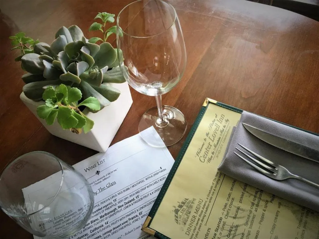 Restaurant/places to eat in Center Lovell Inn