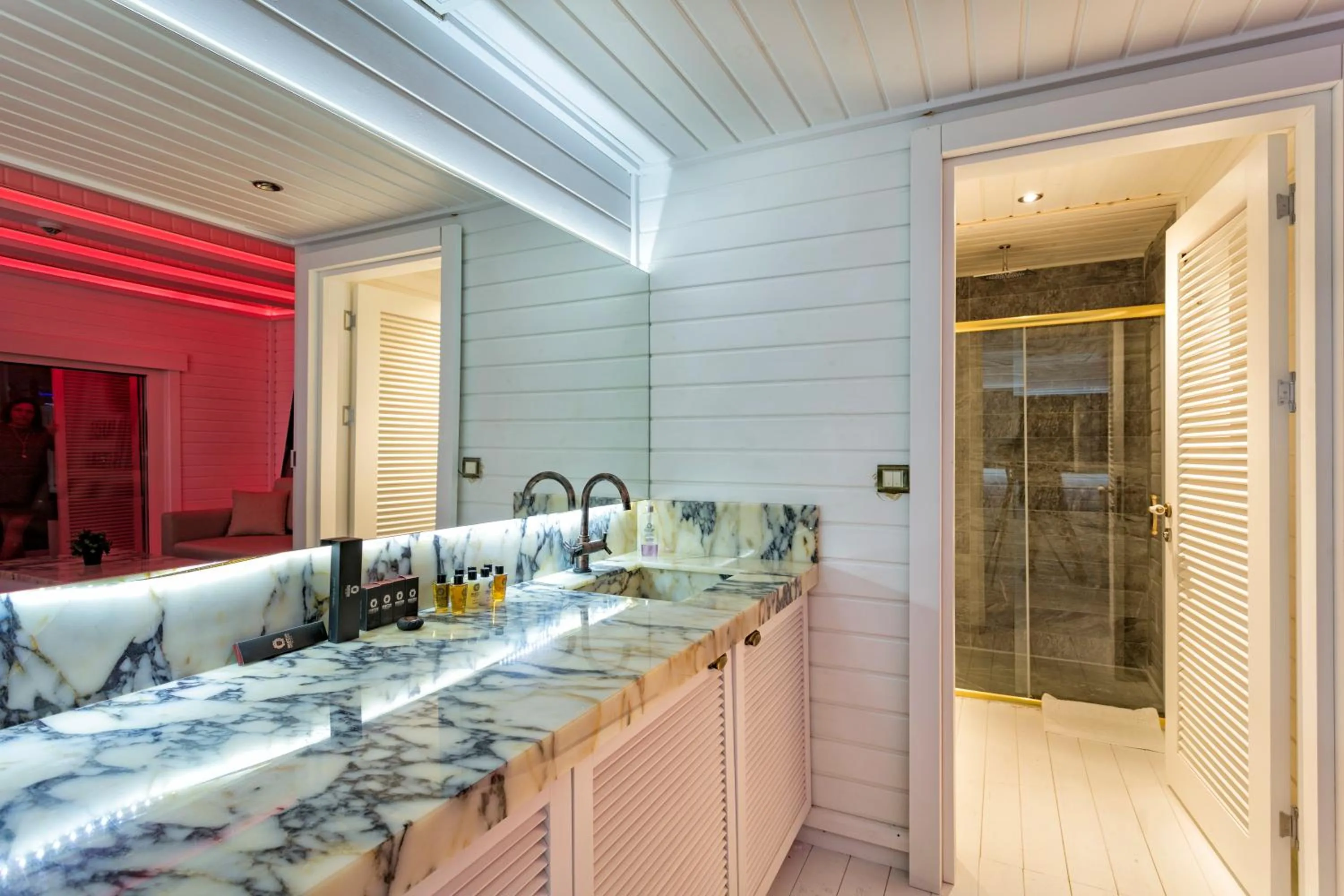 Shower in Selectum Luxury Resort Belek