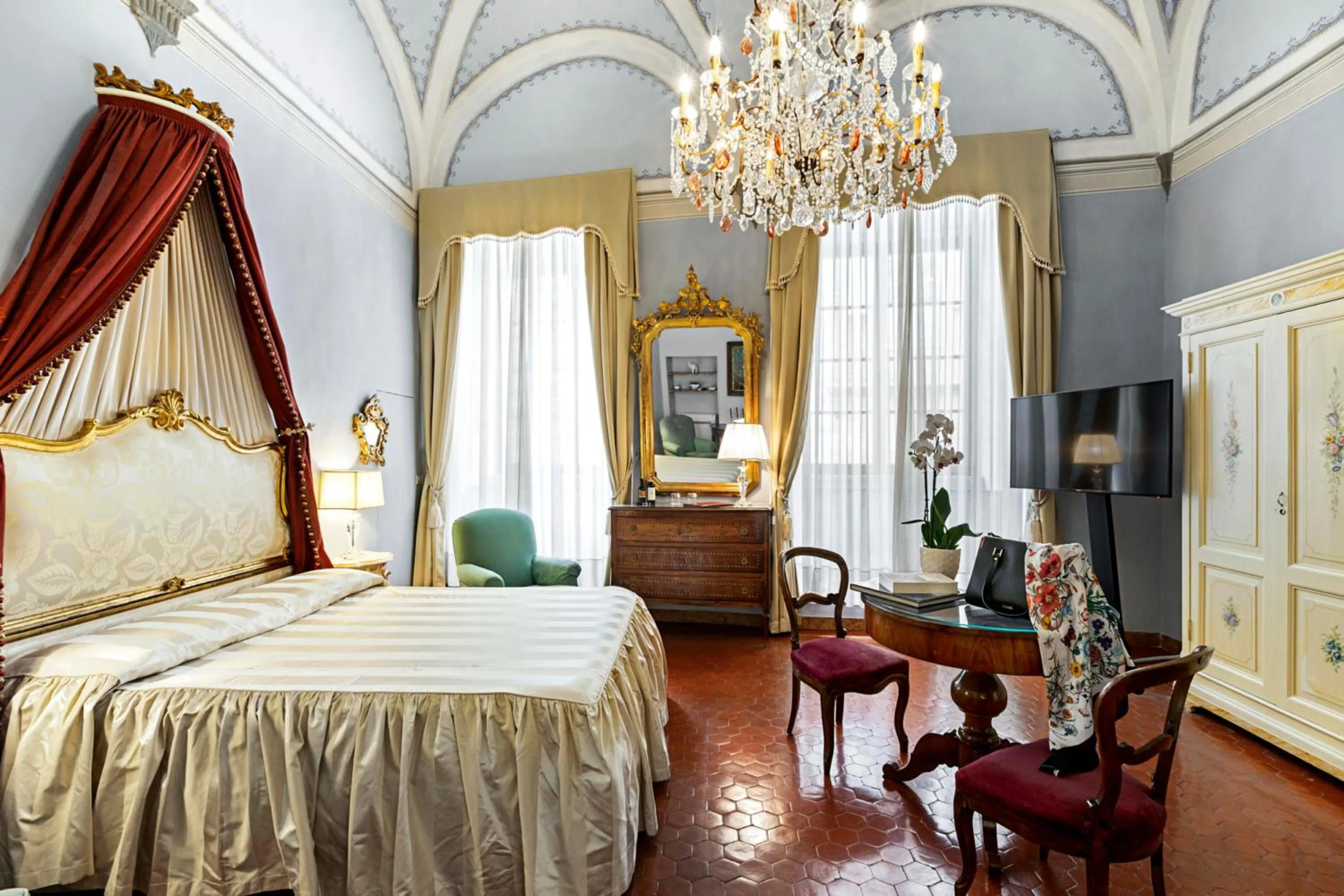 Photo of the whole room, Bed in Residenza d'Epoca Palazzo Borghesi