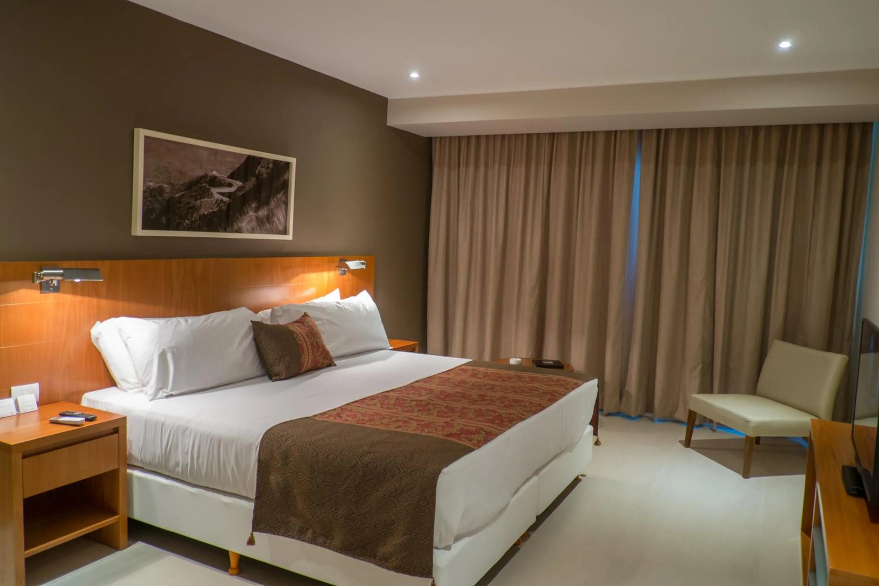 Photo of the whole room, Bed in Orfeo Suites Hotel Sierras Chicas