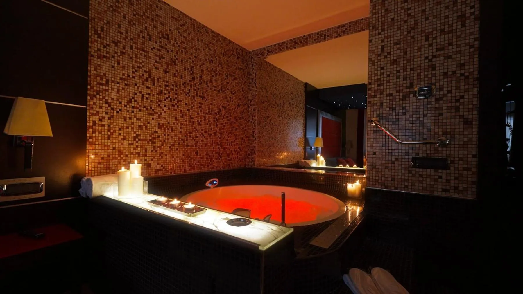 Hot Tub in Hotel Motel Visconteo